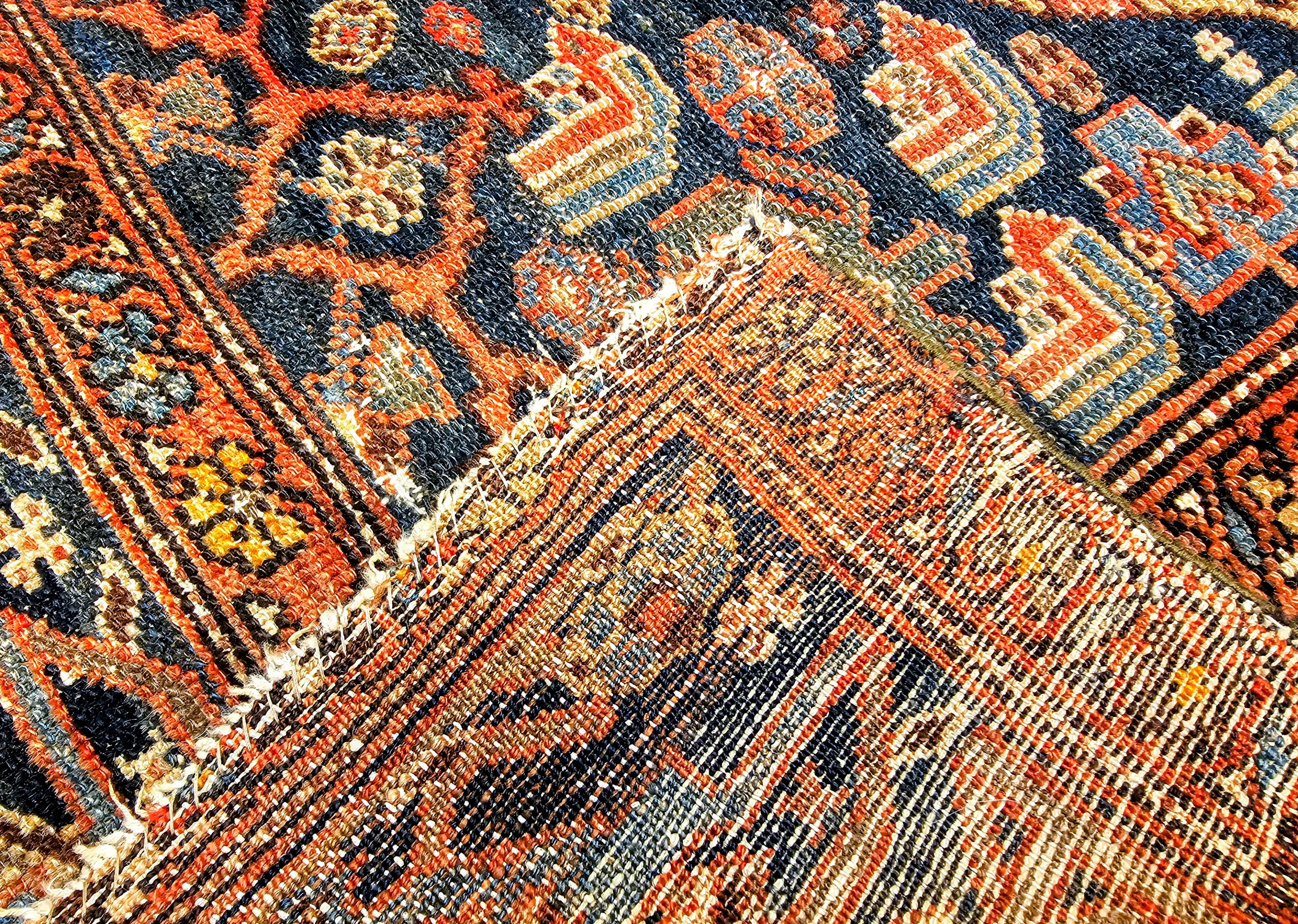Tappeto persiano d'epoca Malayer, medaglione blu pallido su avorio, marina, c.C. in vendita 4