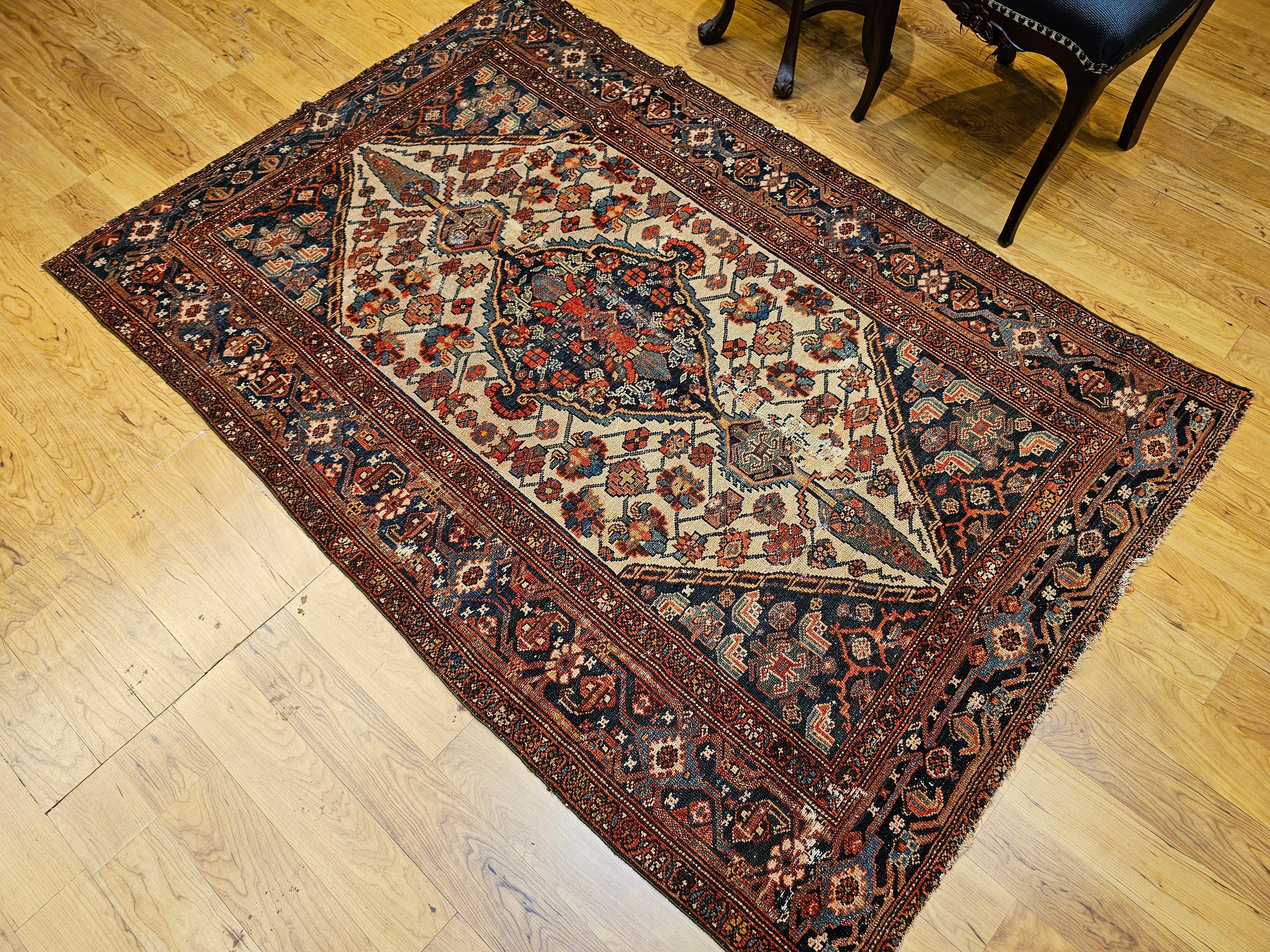 Tappeto persiano d'epoca Malayer, medaglione blu pallido su avorio, marina, c.C. in vendita 5