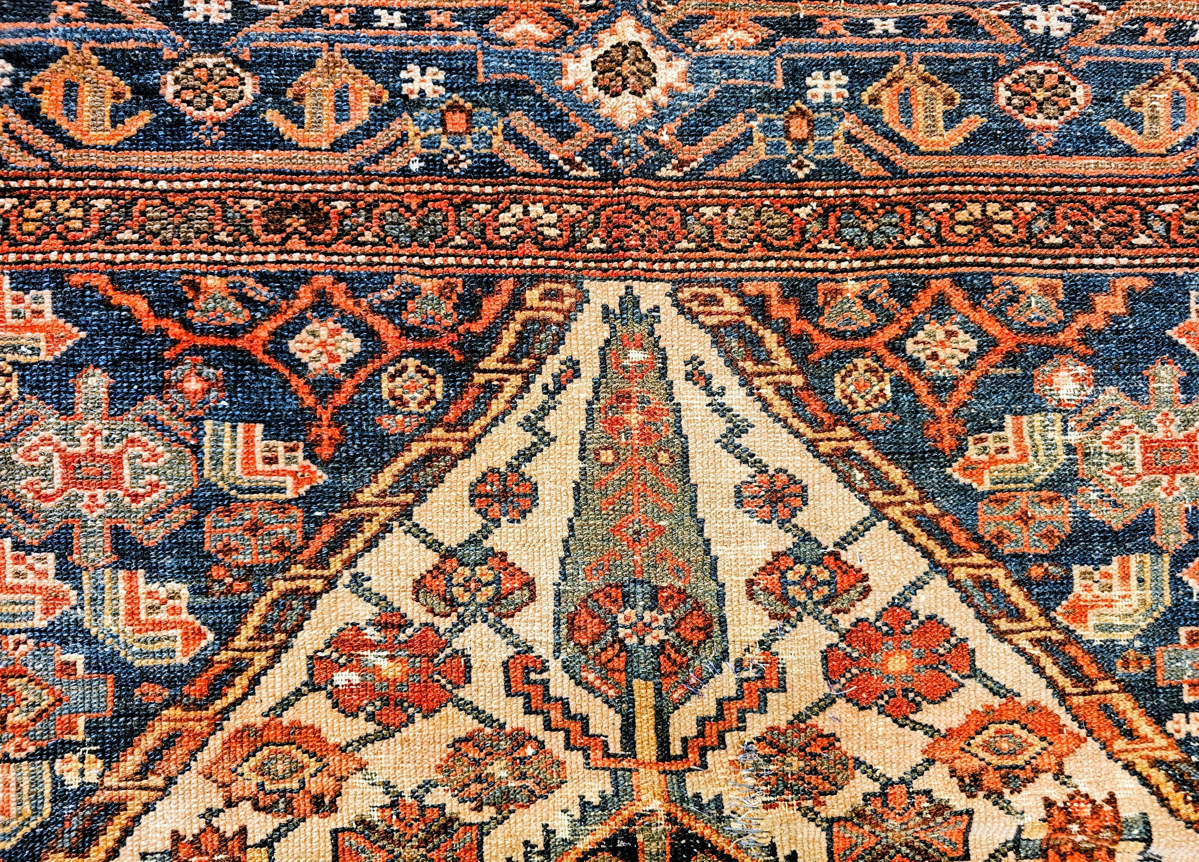 XX secolo Tappeto persiano d'epoca Malayer, medaglione blu pallido su avorio, marina, c.C. in vendita