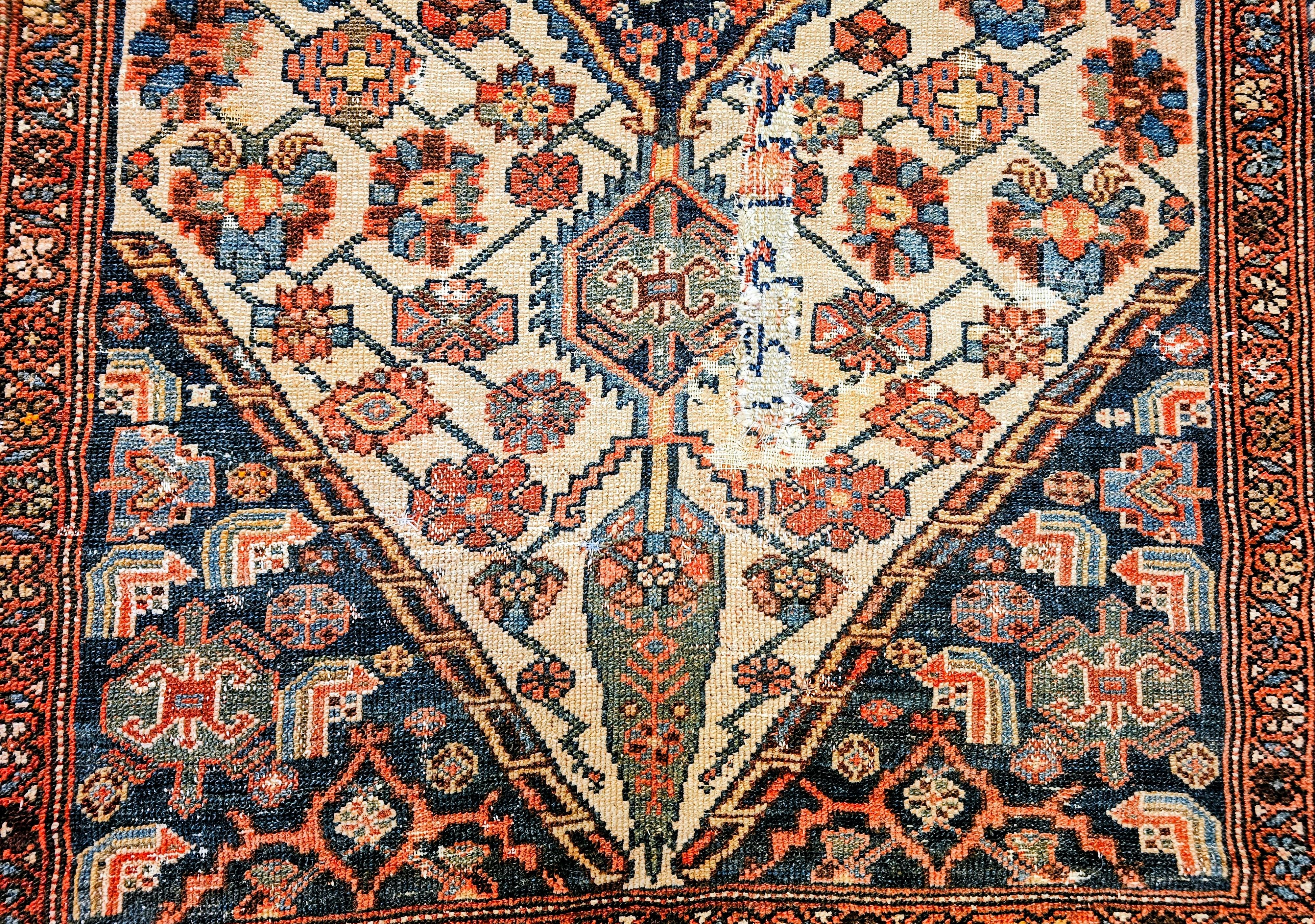 Tappeto persiano d'epoca Malayer, medaglione blu pallido su avorio, marina, c.C. in vendita 2