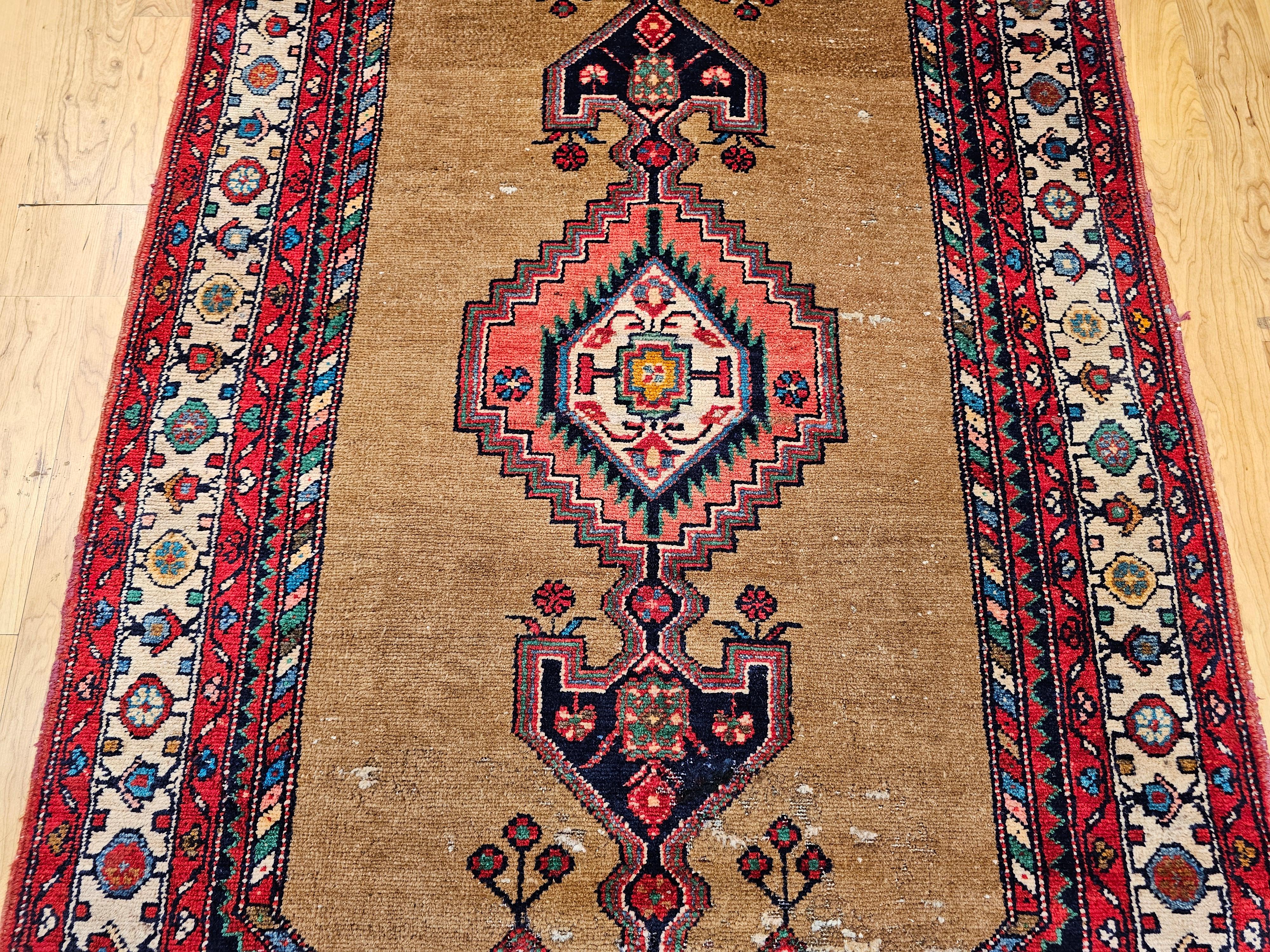 Persischer Malayer-Teppich aus Kamelienhaar, Vintage im Zustand „Gut“ im Angebot in Barrington, IL