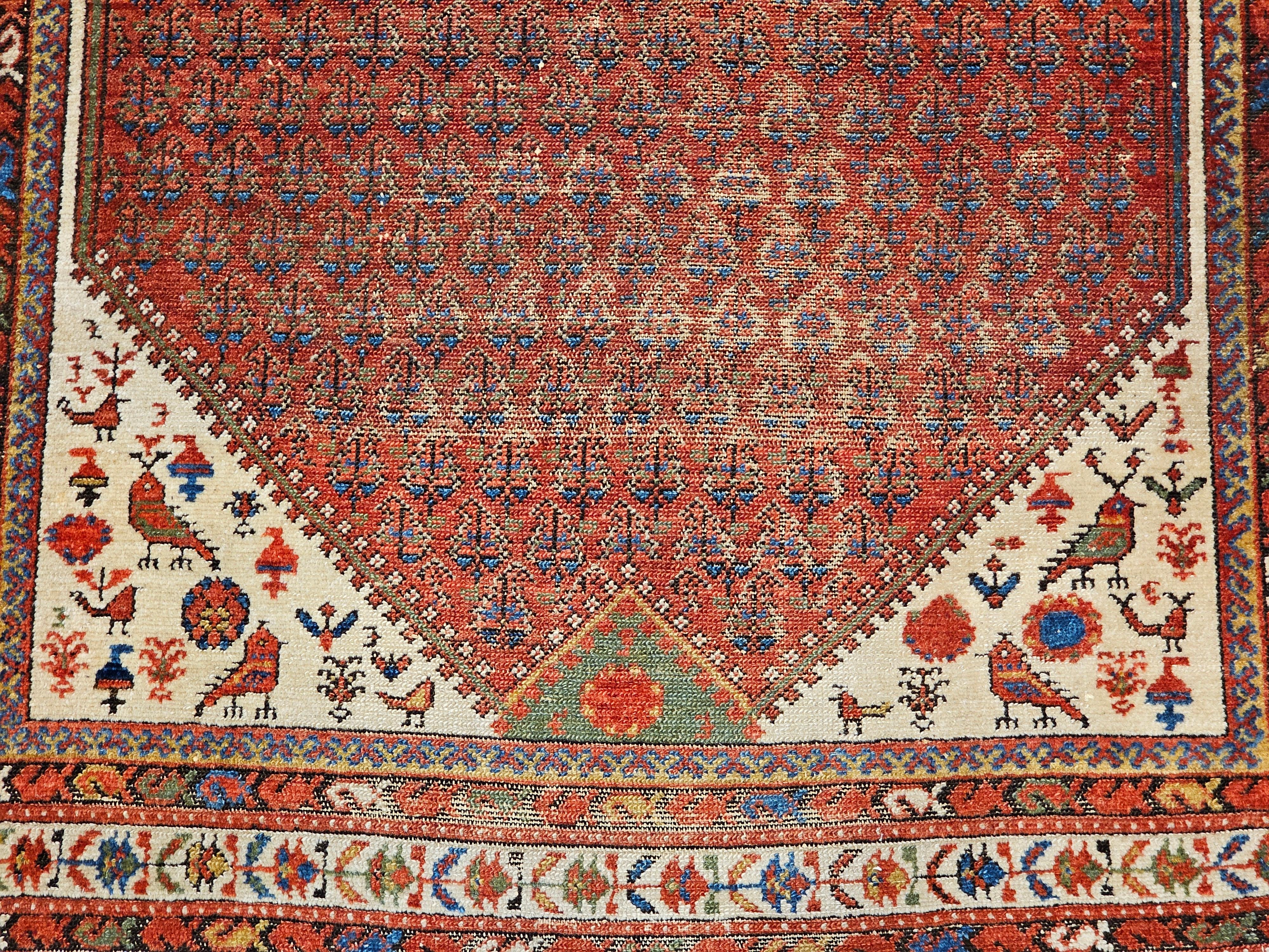 Malayer persa vintage con estampado de cachemira en burdeos, marfil y azul Persa en venta