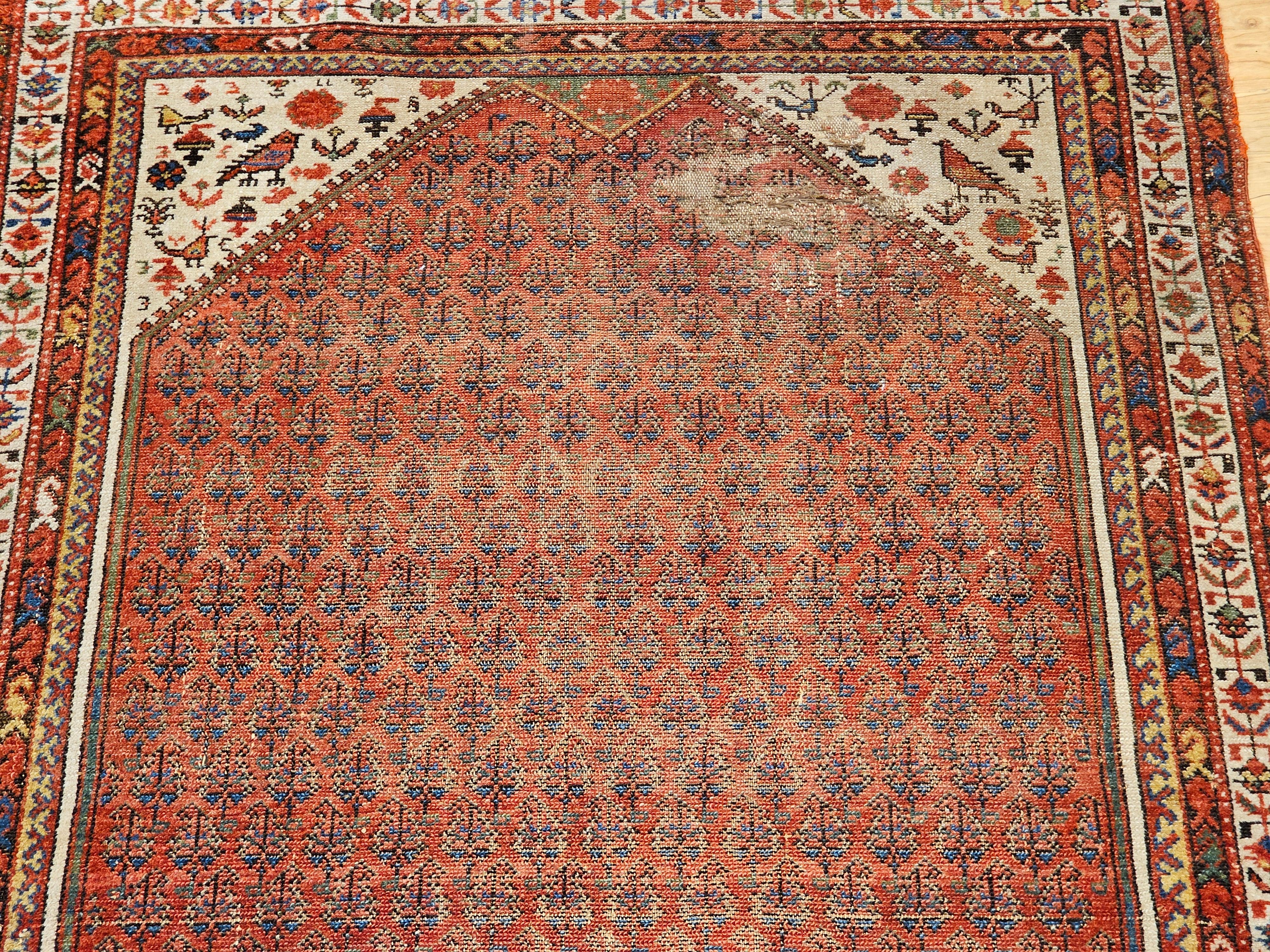 Malayer persa vintage con estampado de cachemira en burdeos, marfil y azul en Bueno estado para la venta en Barrington, IL