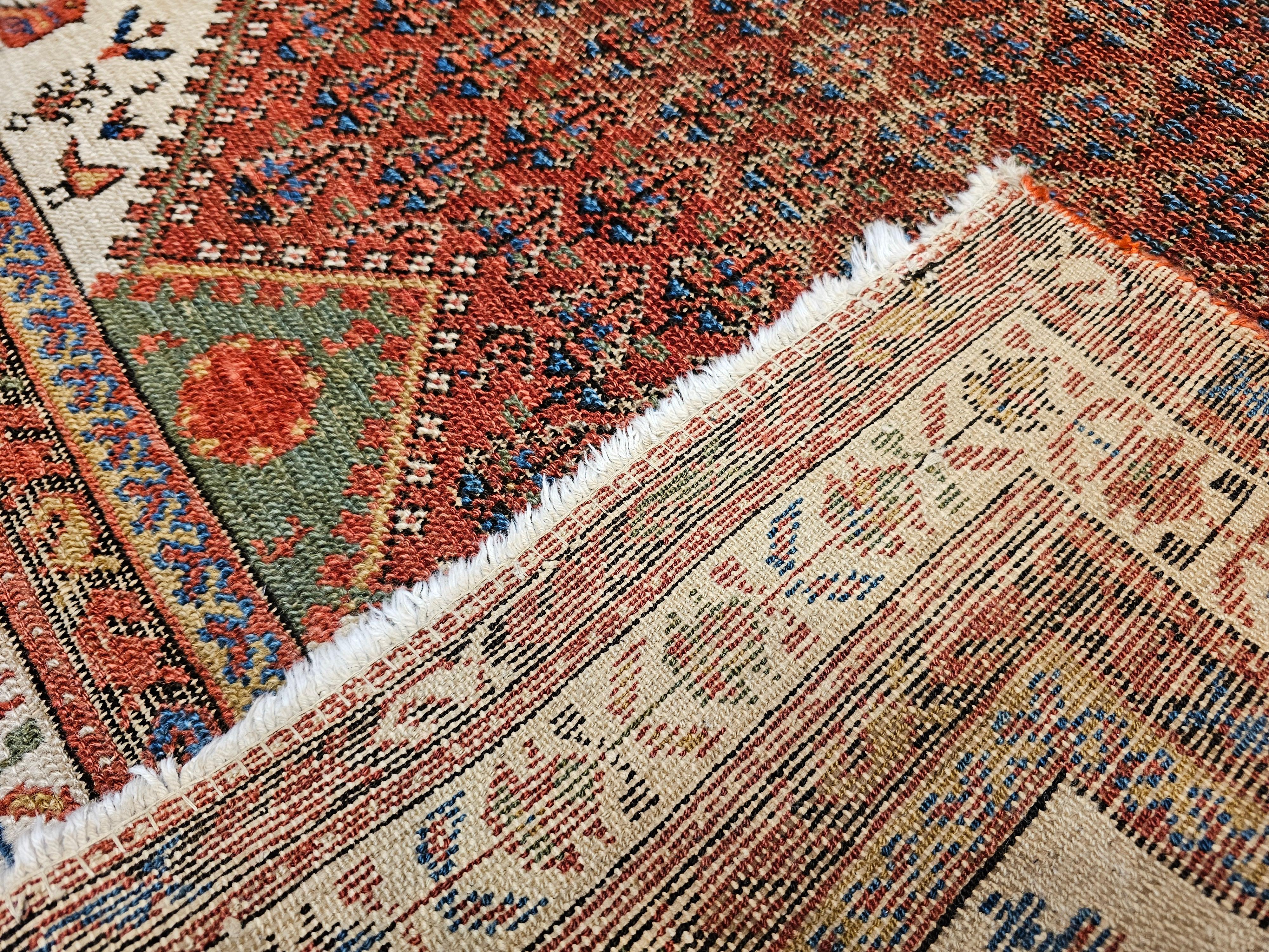 Malayer persa vintage con estampado de cachemira en burdeos, marfil y azul en venta 2