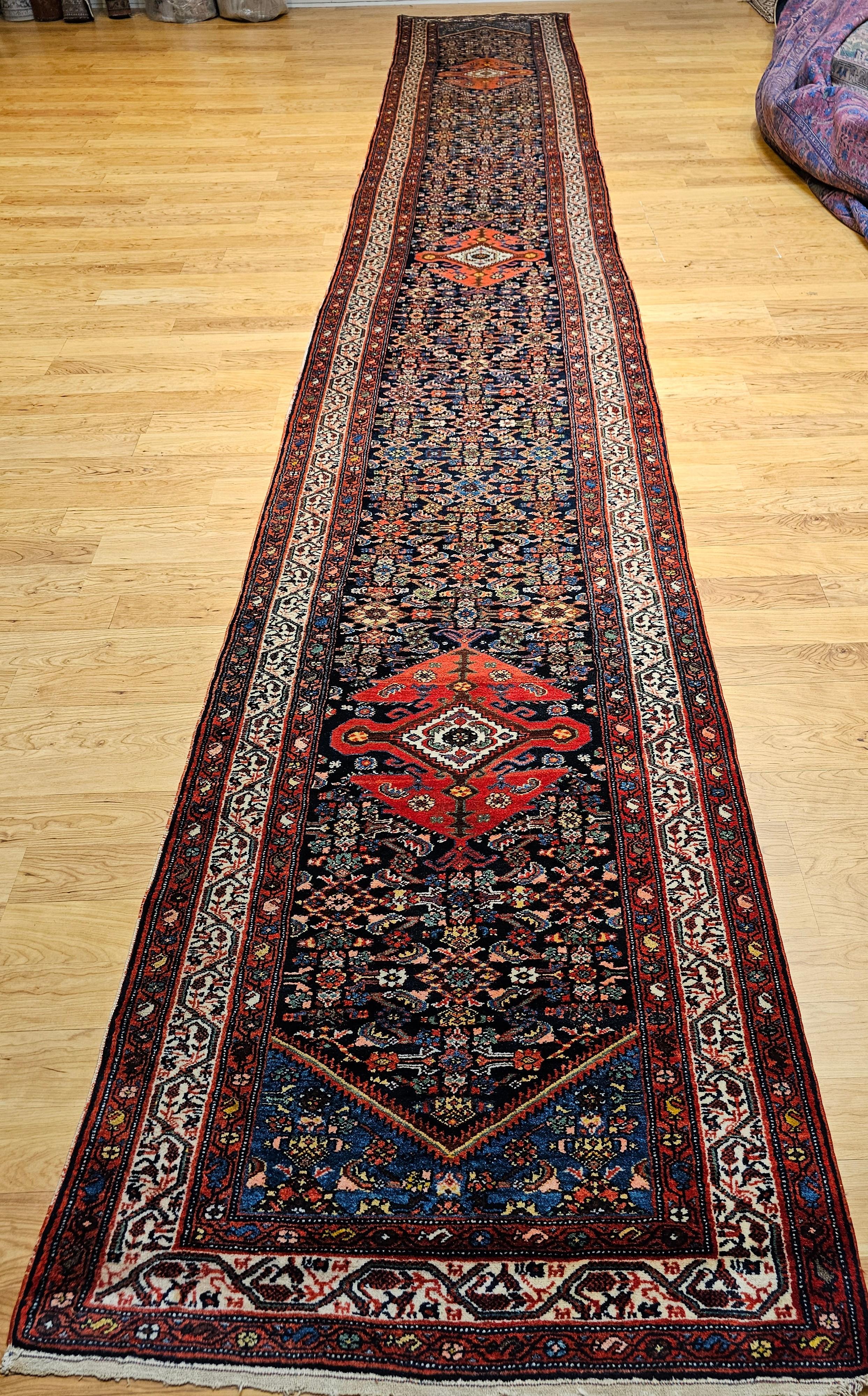 Tapis de couloir persan Malayer vintage à motif géométrique bleu marine et bleu français en vente 11