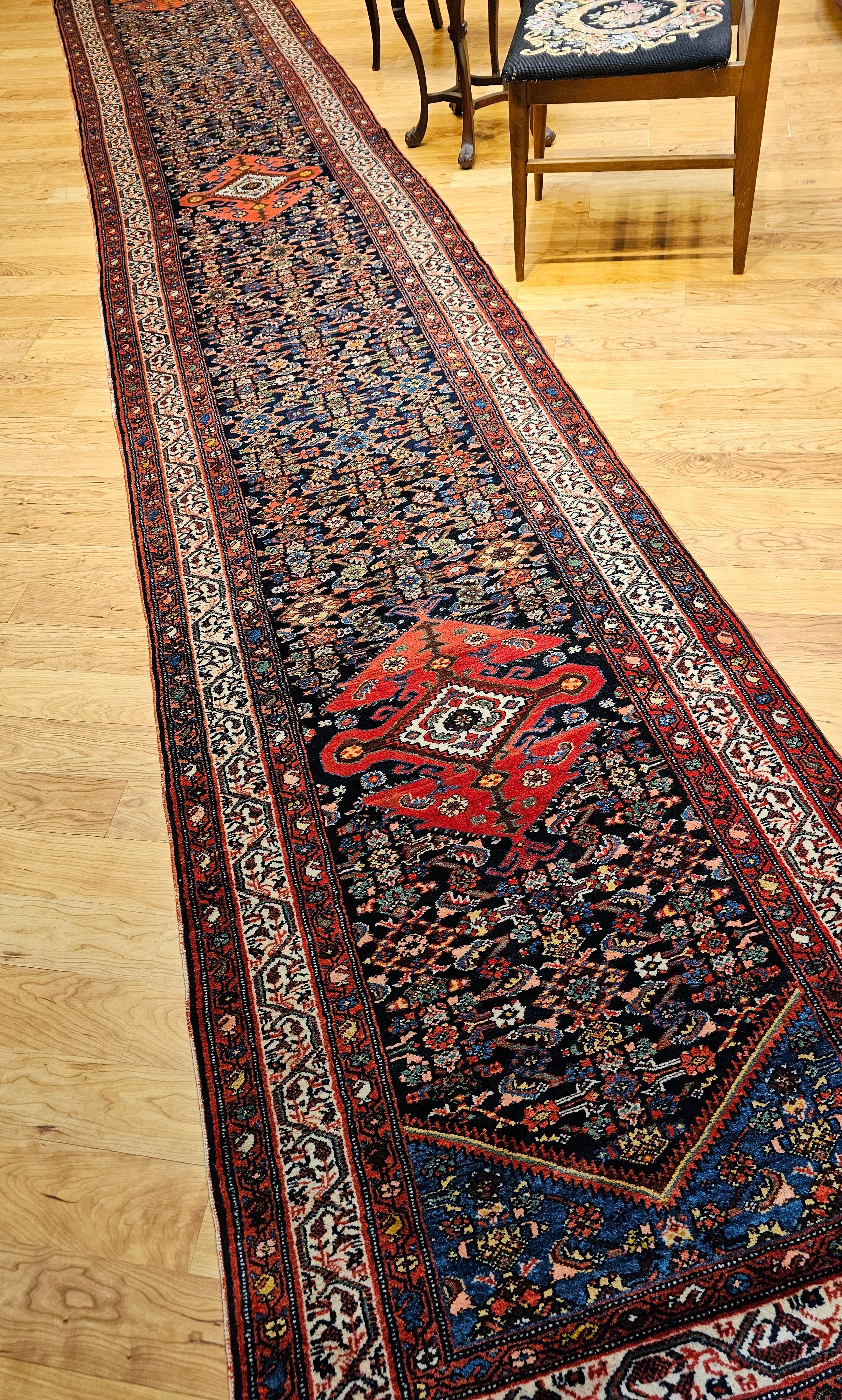 Tapis de couloir persan Malayer vintage à motif géométrique bleu marine et bleu français en vente 4