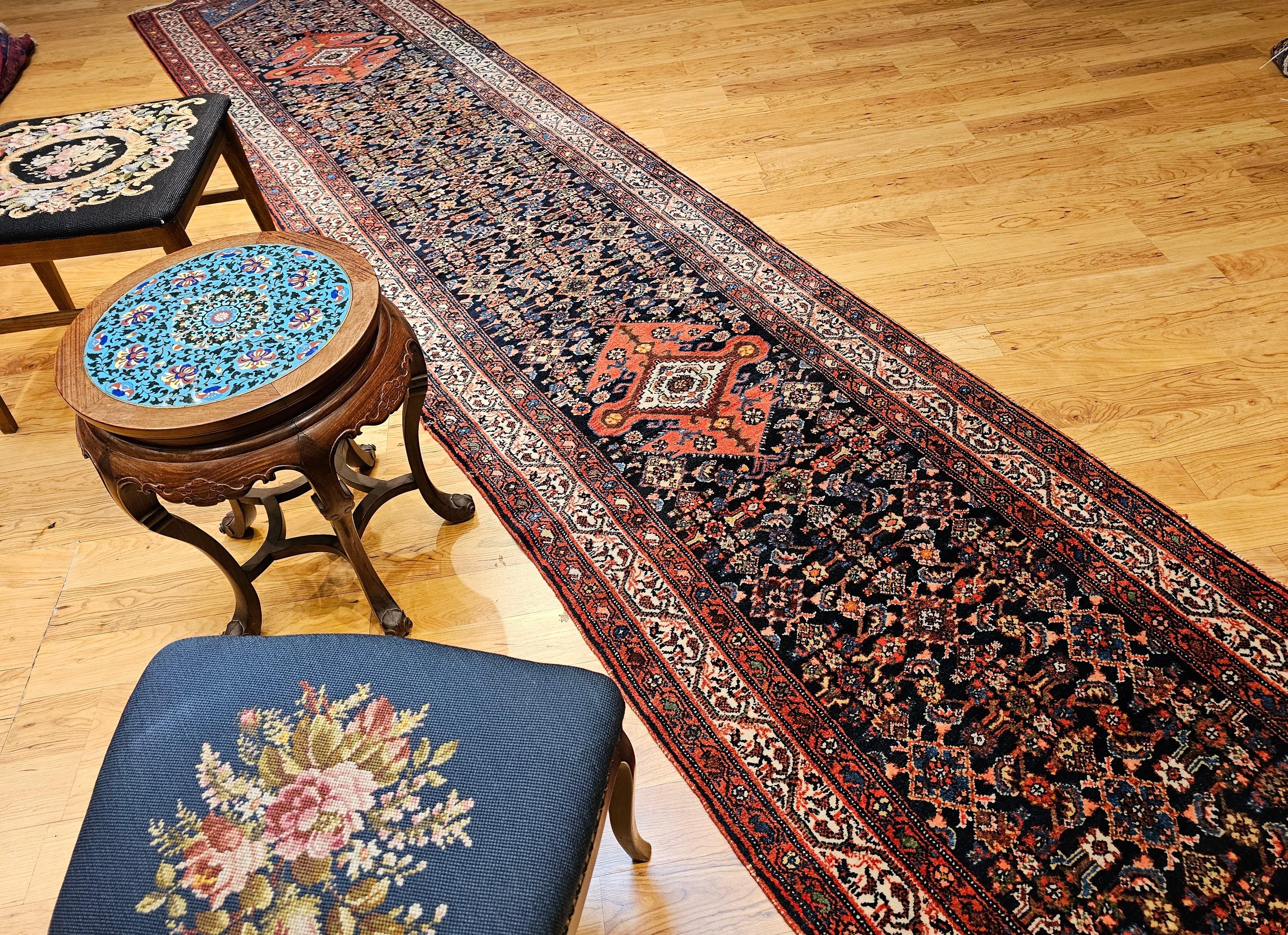 Tapis de couloir persan Malayer vintage à motif géométrique bleu marine et bleu français en vente 6