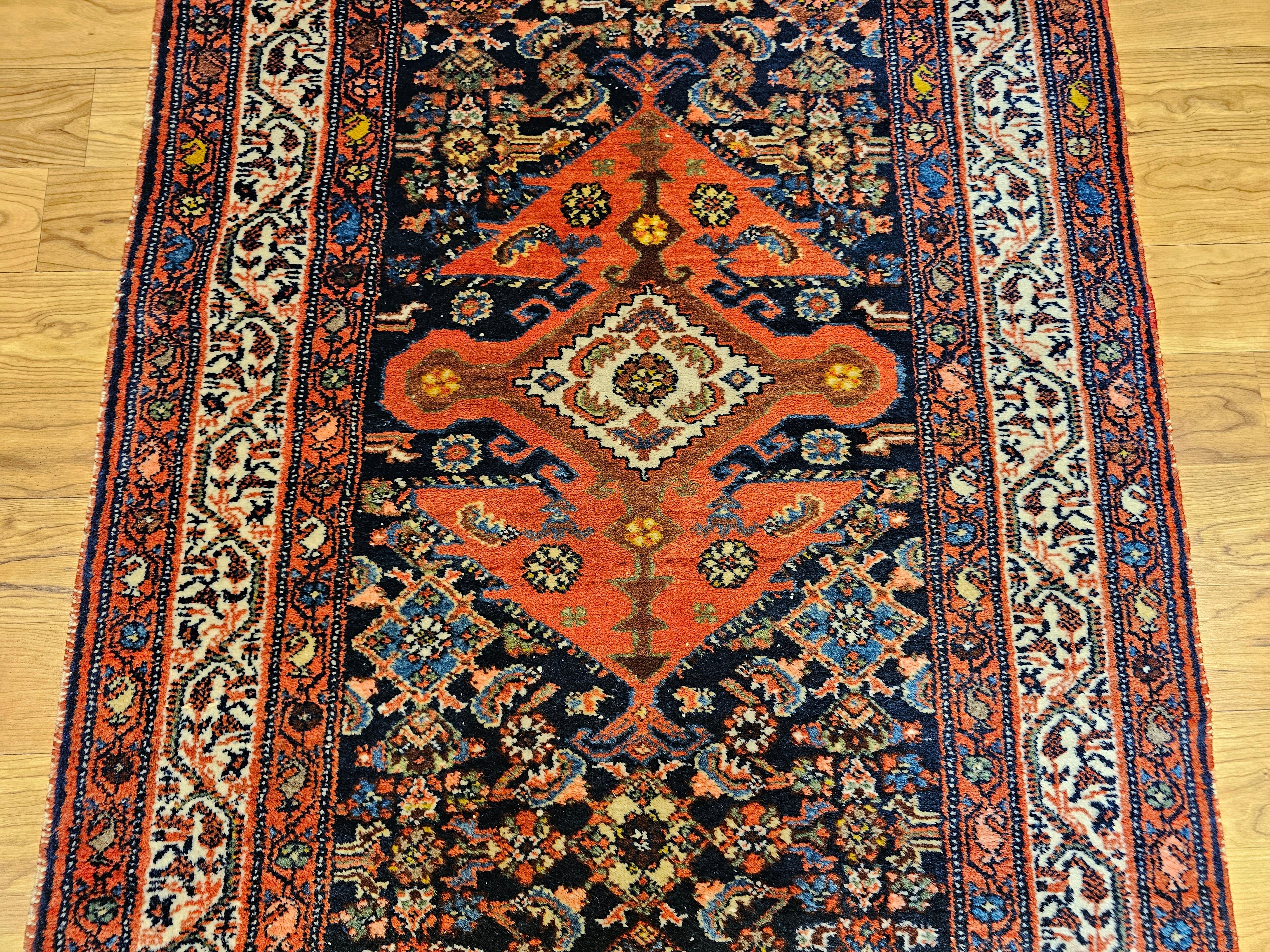 Laine Tapis de couloir persan Malayer vintage à motif géométrique bleu marine et bleu français en vente