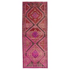 Persischer Malayer-Woll-Läufer in Rosa mit Stammesmuster, handgefertigt