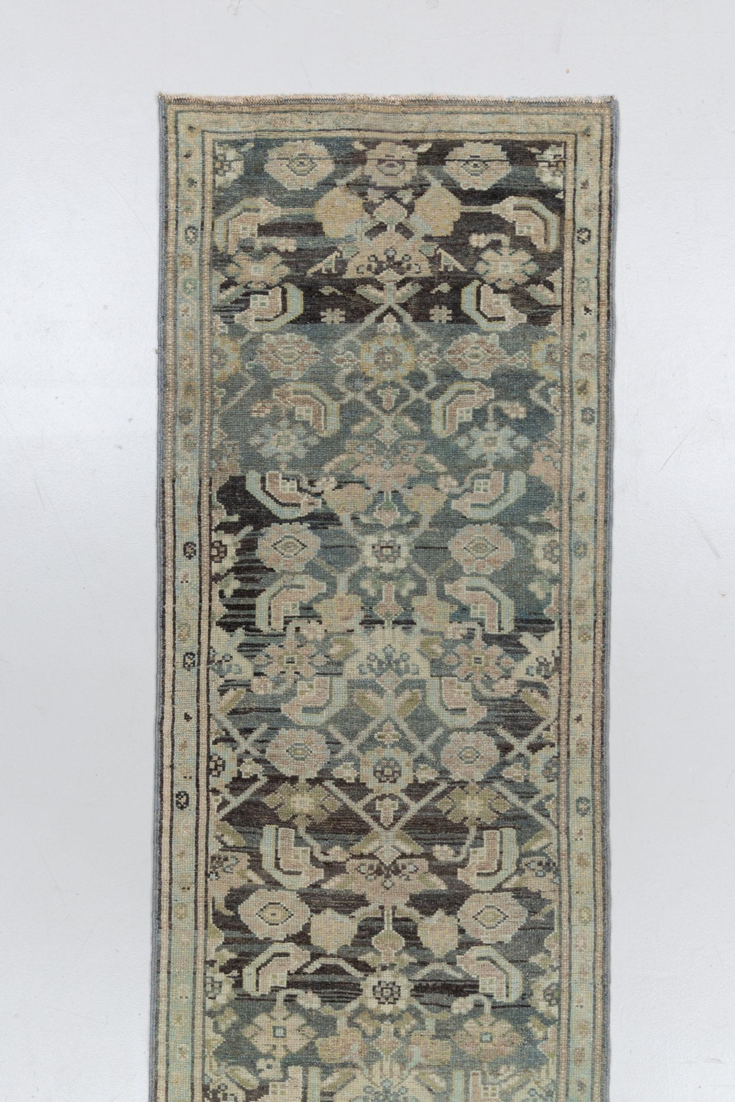 Vintage Persian Malayer Rug In Fair Condition For Sale In West Palm Beach, FL