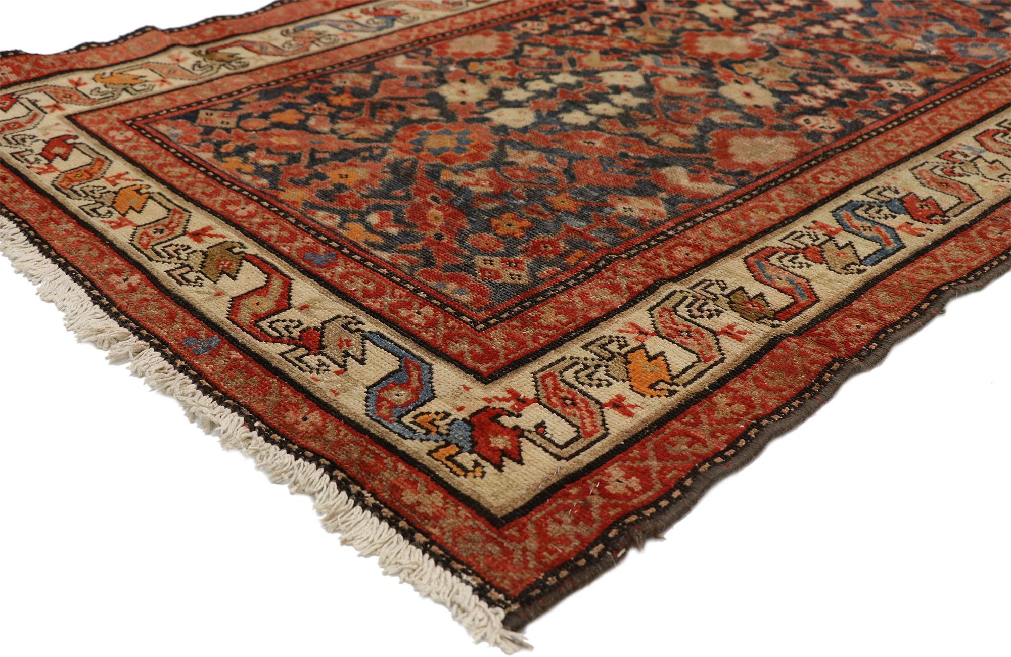 74949 Traves de Mesa Persa Vintage Malayer con Flor Guli Hinnai y Diseño Mina Khani. Esta alfombra persa antigua Malayer de lana anudada a mano presenta un alegre motivo floral enrejado compuesto por el diseño Mina Khani y Guli Henna, que es la Flor