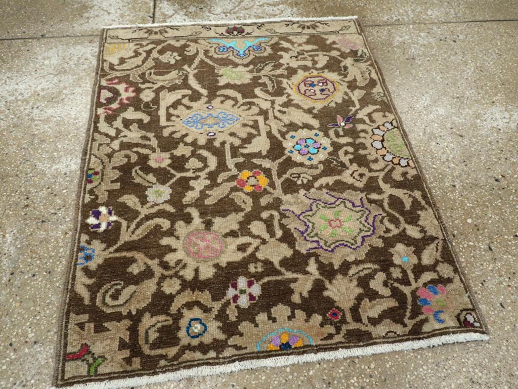 Ein alter persischer Malayer-Wagireh-Teppich (Mustertuch) aus der Mitte des 20. Jahrhunderts mit Highlights aus Baumwolle.

Maße: 2' 8