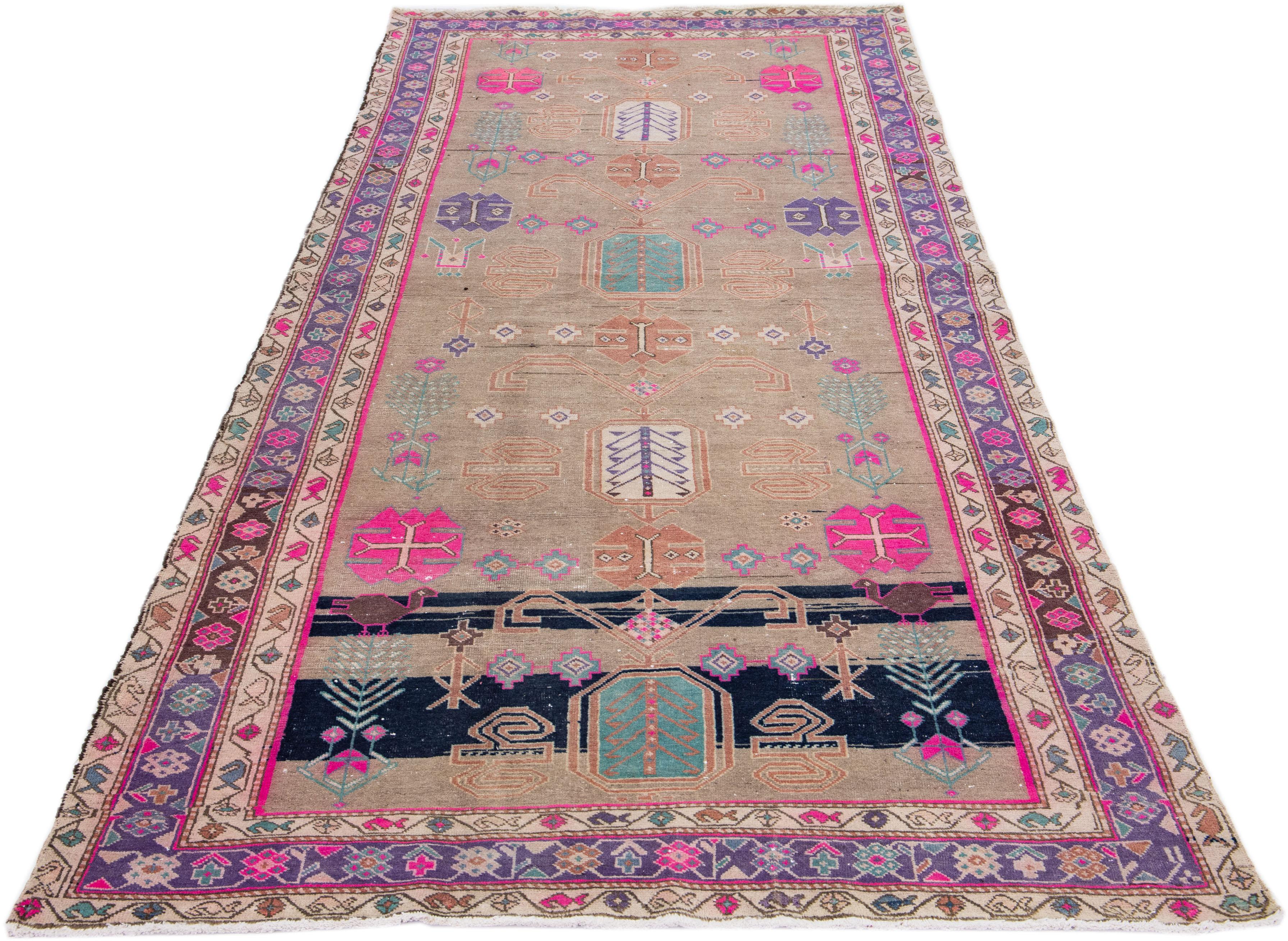 Persischer Malayer-Läufer aus brauner Wolle mit geometrischem Motiv, handgefertigt (Handgeknüpft) im Angebot