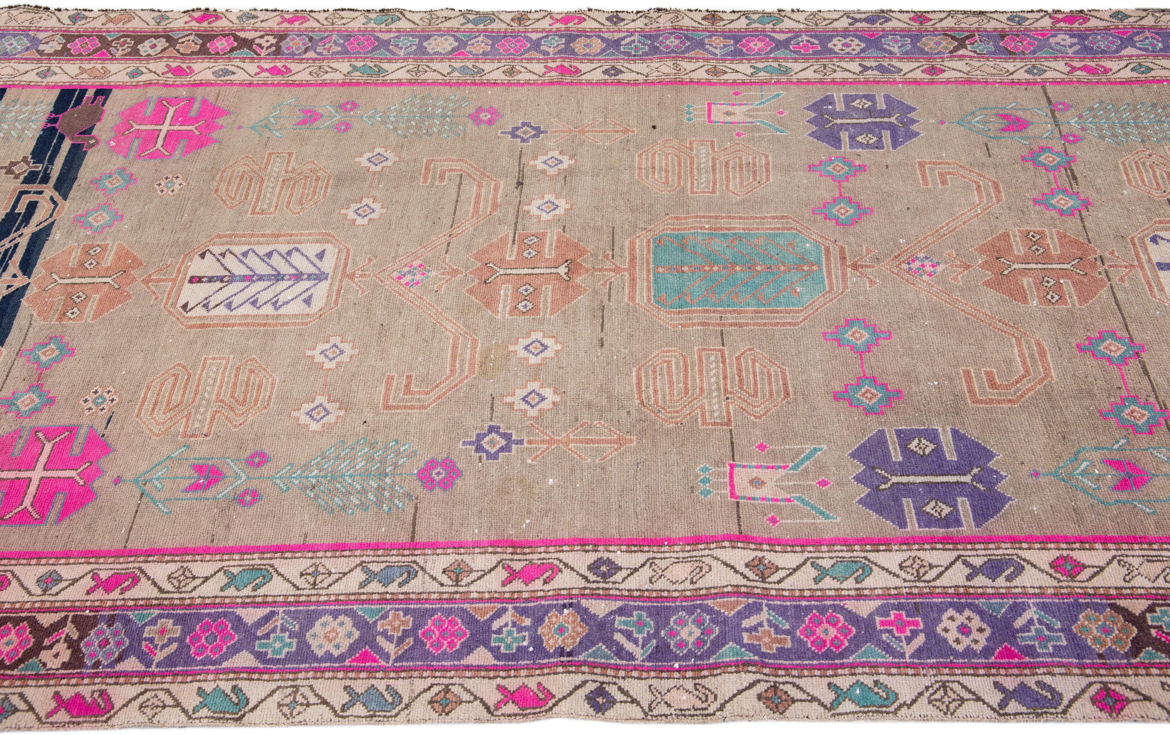 Persischer Malayer-Läufer aus brauner Wolle mit geometrischem Motiv, handgefertigt (20. Jahrhundert) im Angebot