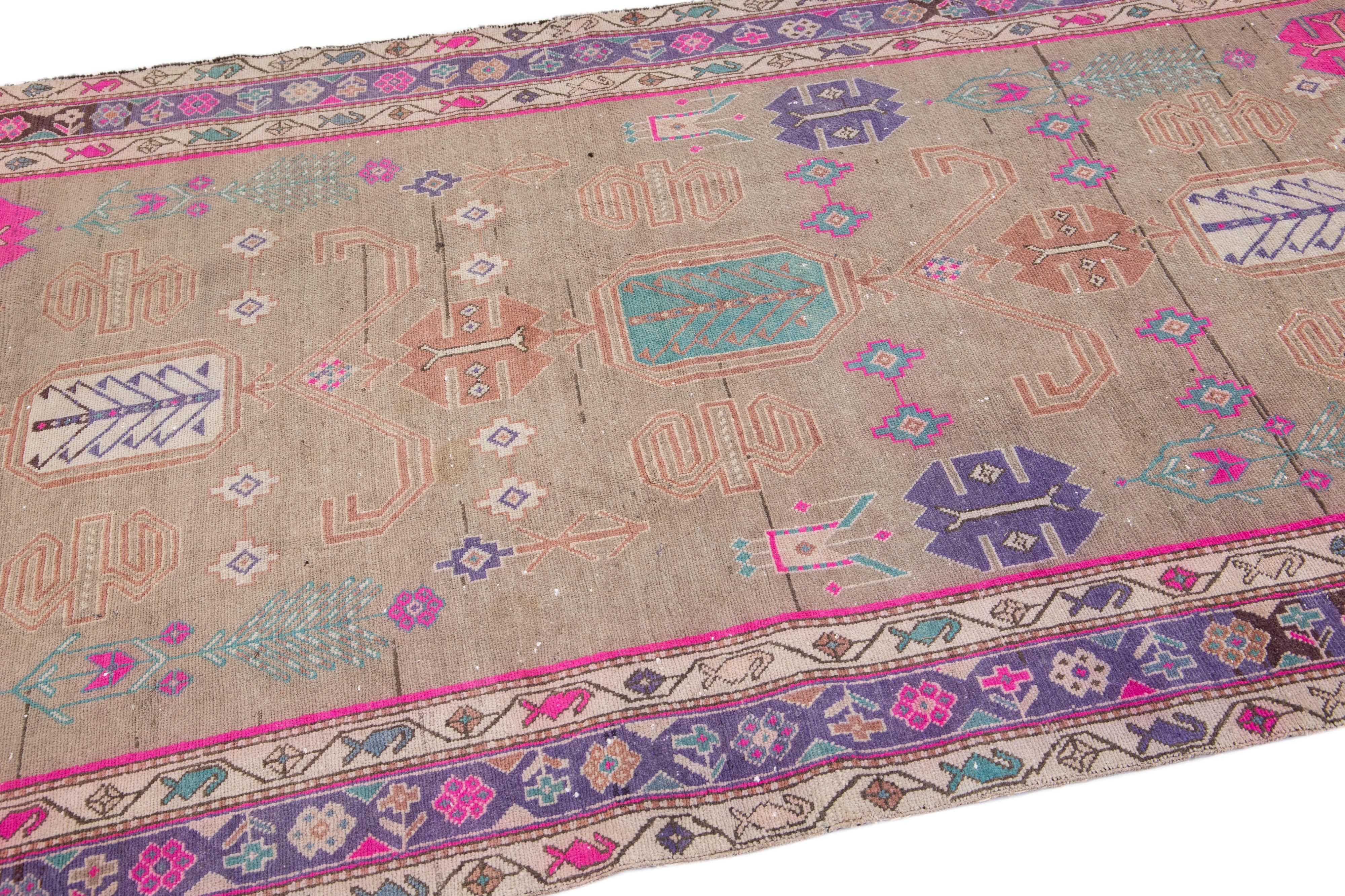 Persischer Malayer-Läufer aus brauner Wolle mit geometrischem Motiv, handgefertigt im Angebot 1