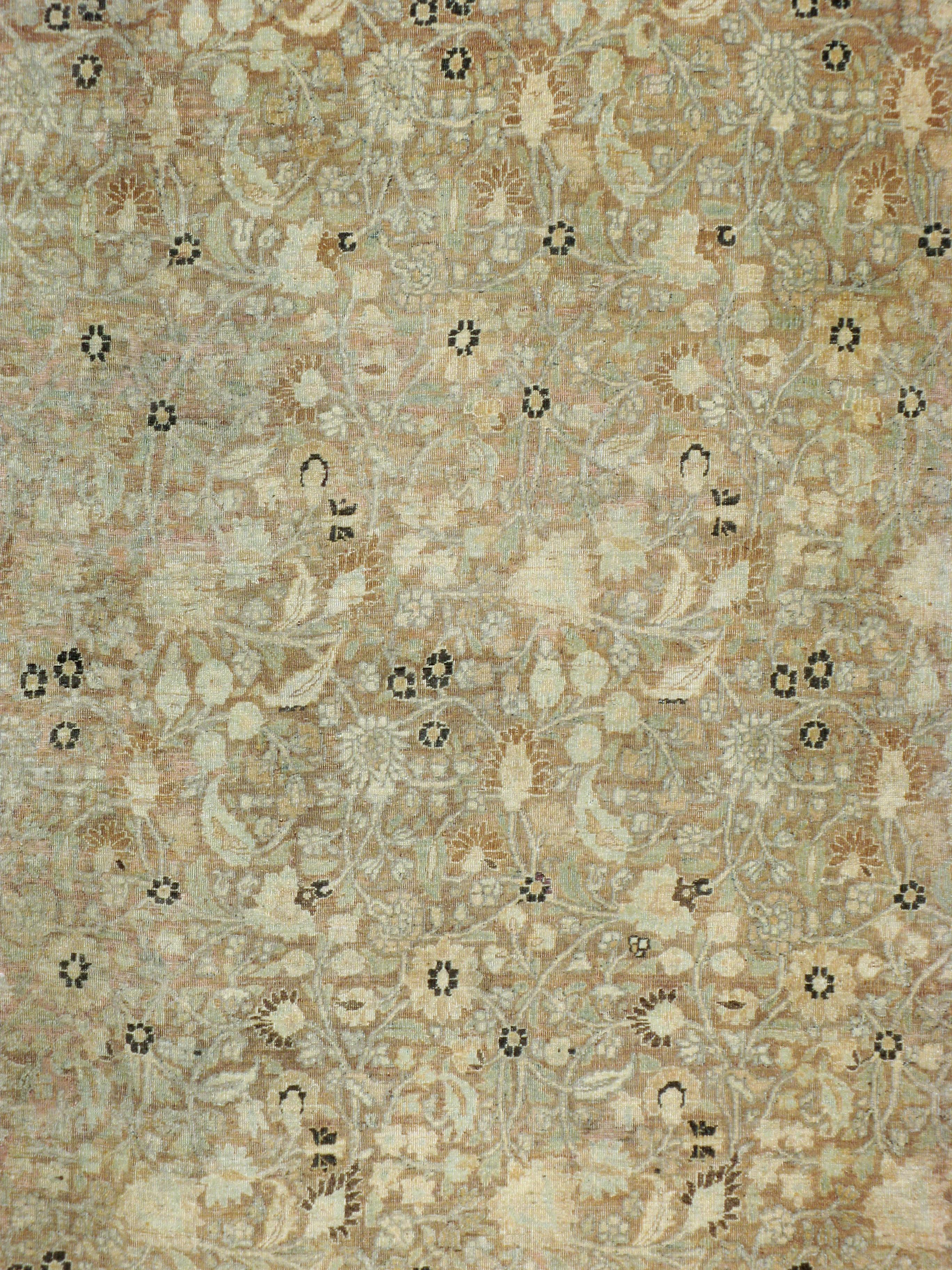 Ein alter persischer Mashad-Teppich aus der Mitte des 20. Jahrhunderts.