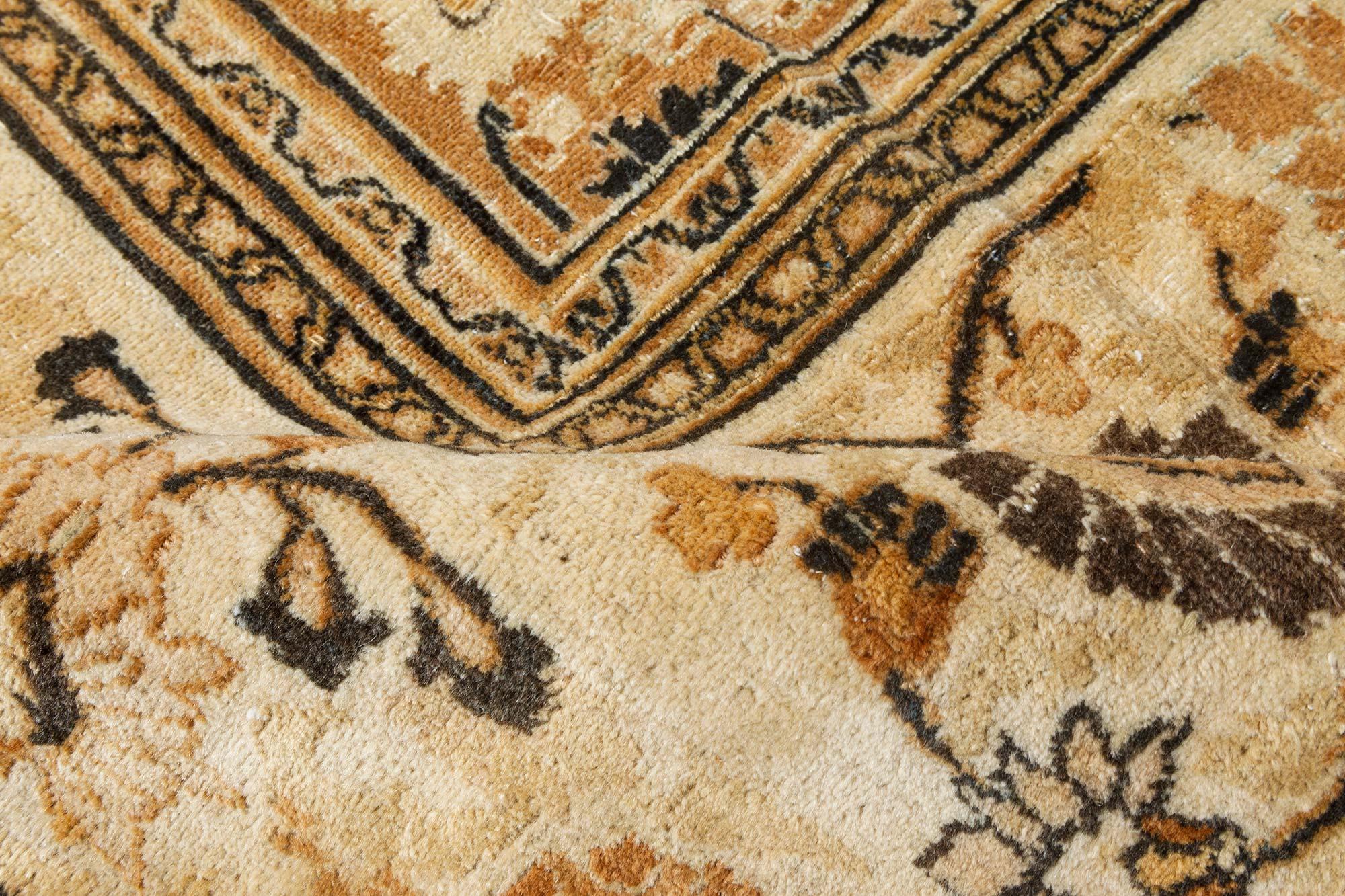 Antiker persischer Mashad-Handgefertigter Wollteppich
Größe: 11'10