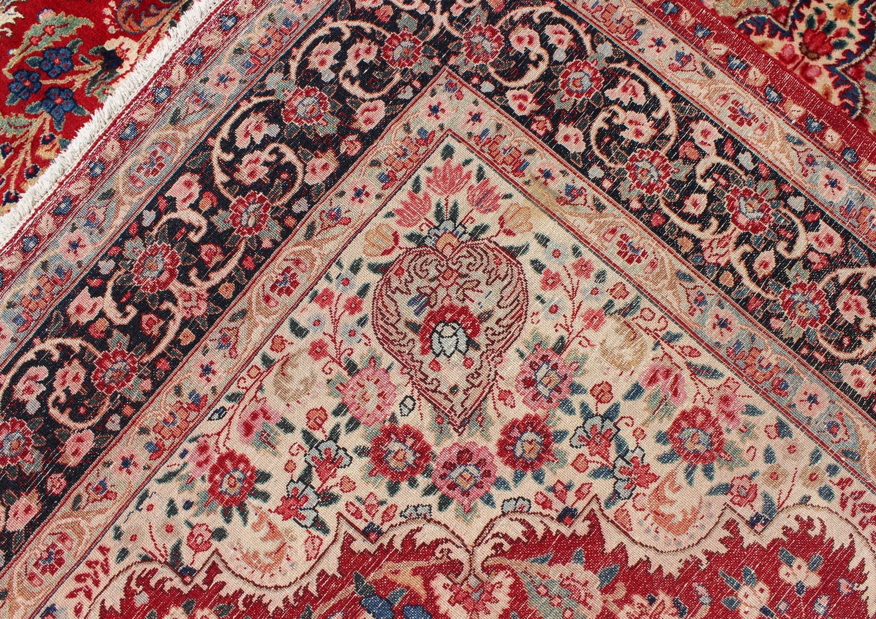 Persischer Mashad-Teppich mit verschnörkeltem, floralem Medaillon-Design in Rot und Creme im Angebot 6
