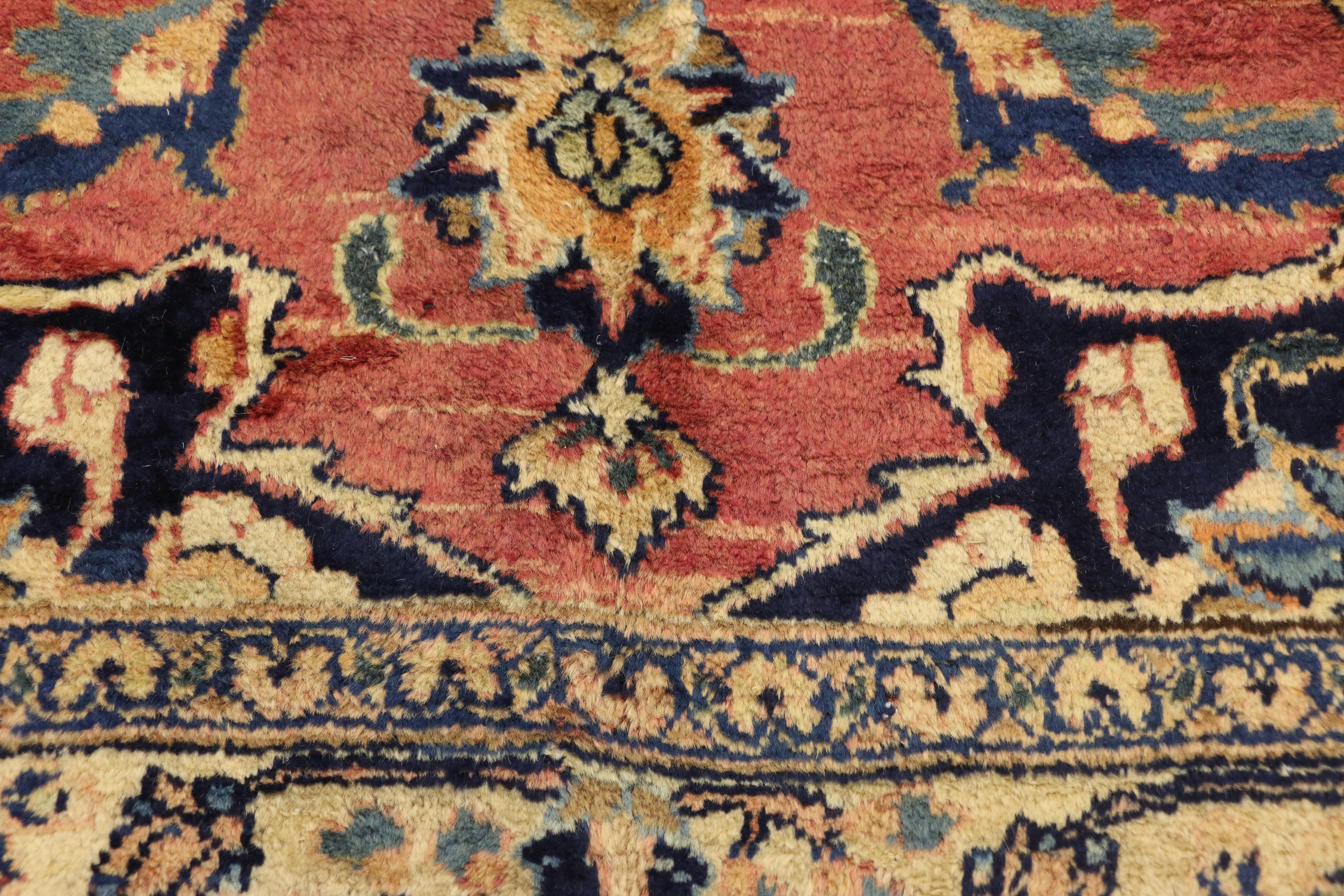 Alter roter persischer Mashhad-Teppich (Persisch) im Angebot