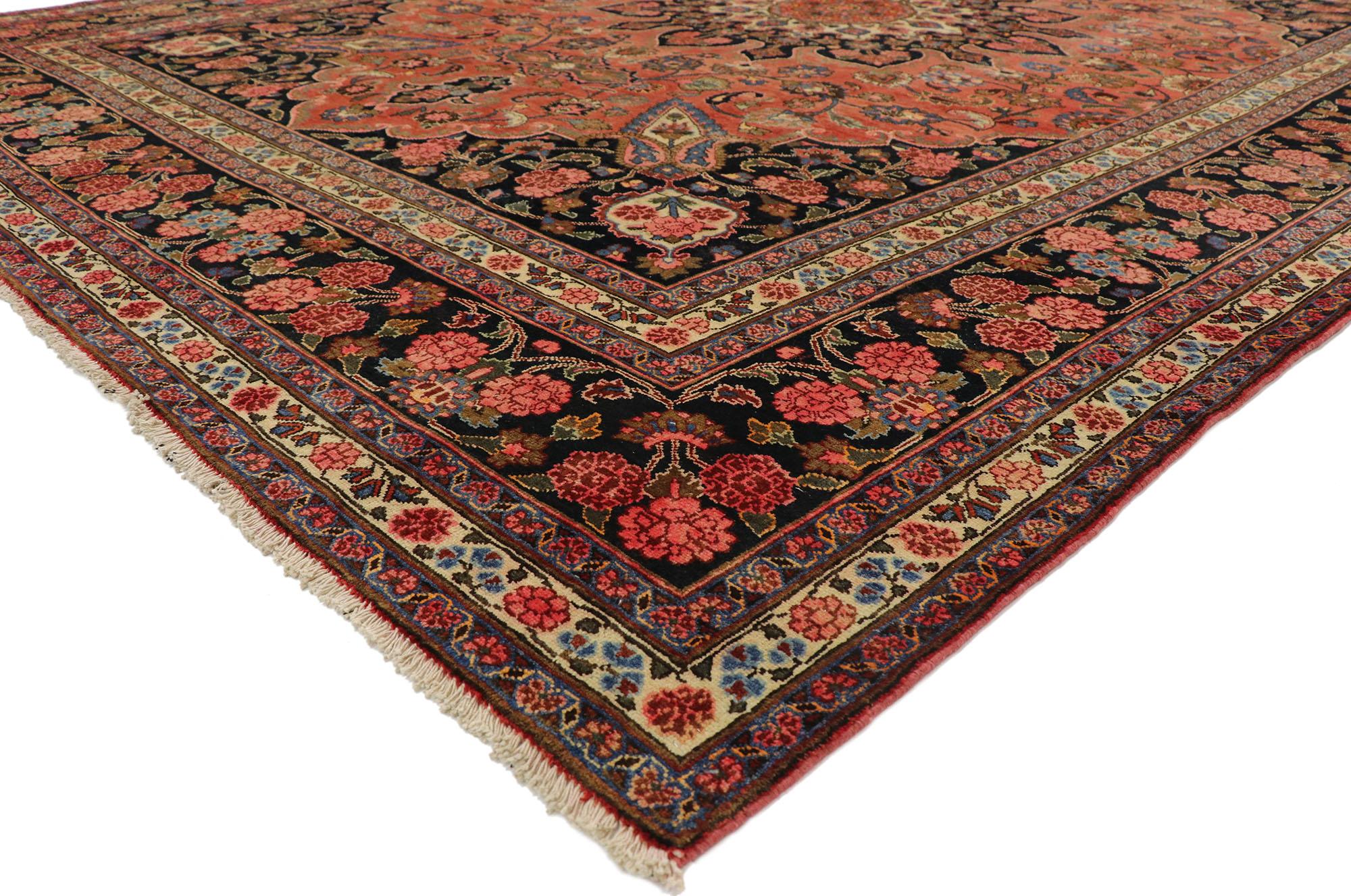 75141 Vintage Persian Mashhad Rug, 09'10 x 13'04. Die persischen Mashhad-Teppiche im Vintage-Stil sind für ihre sorgfältige Handwerkskunst und ihre einzigartigen Designelemente bekannt. Die aus Mashhad, Iran, stammenden Teppiche sind bekannt für