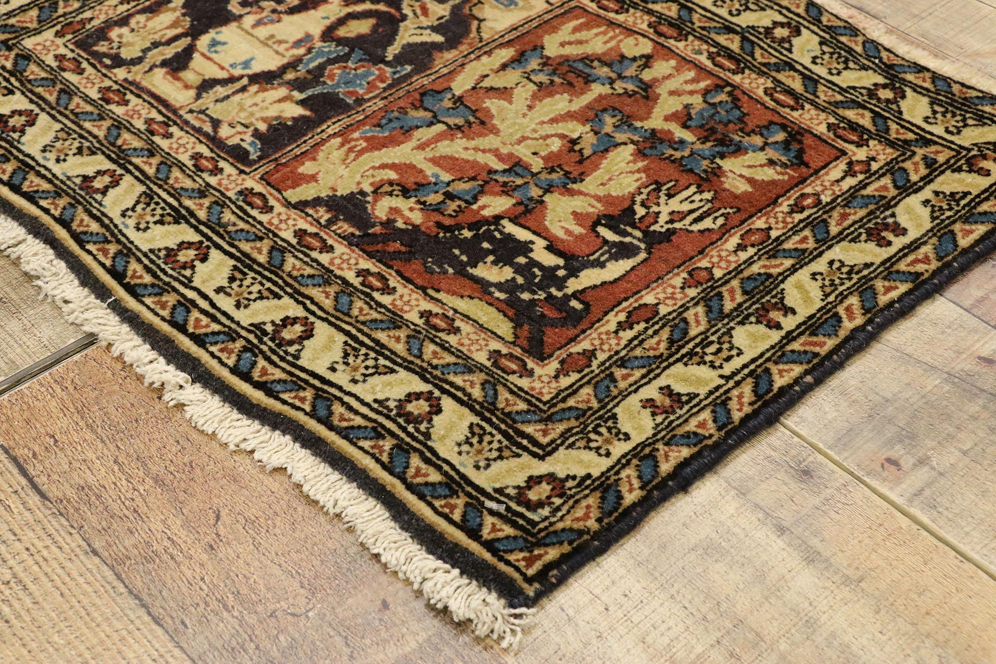 Tappeto pittorico persiano d'epoca di Mashhad In condizioni buone in vendita a Dallas, TX