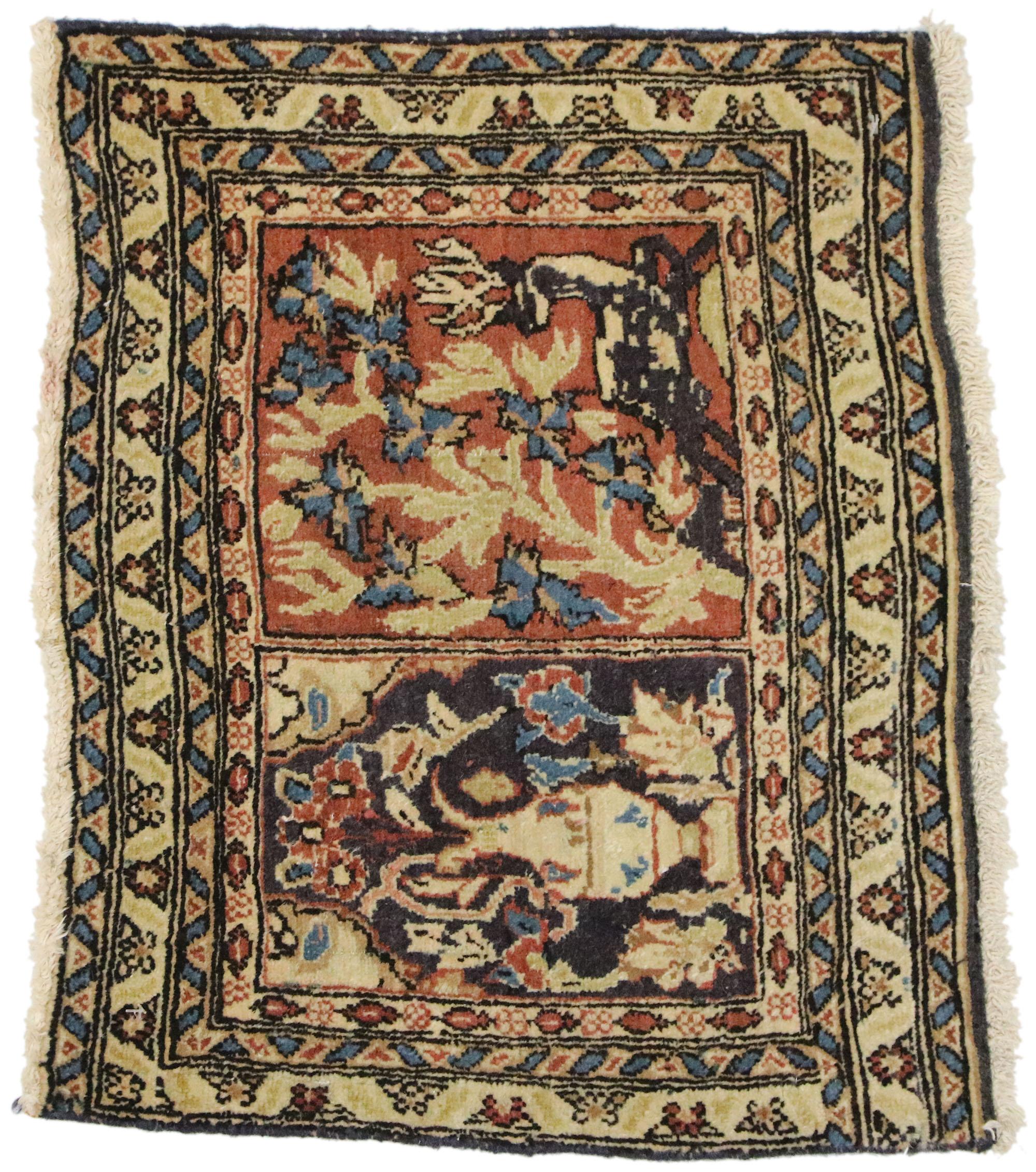 Tappeto pittorico persiano d'epoca di Mashhad in vendita 1