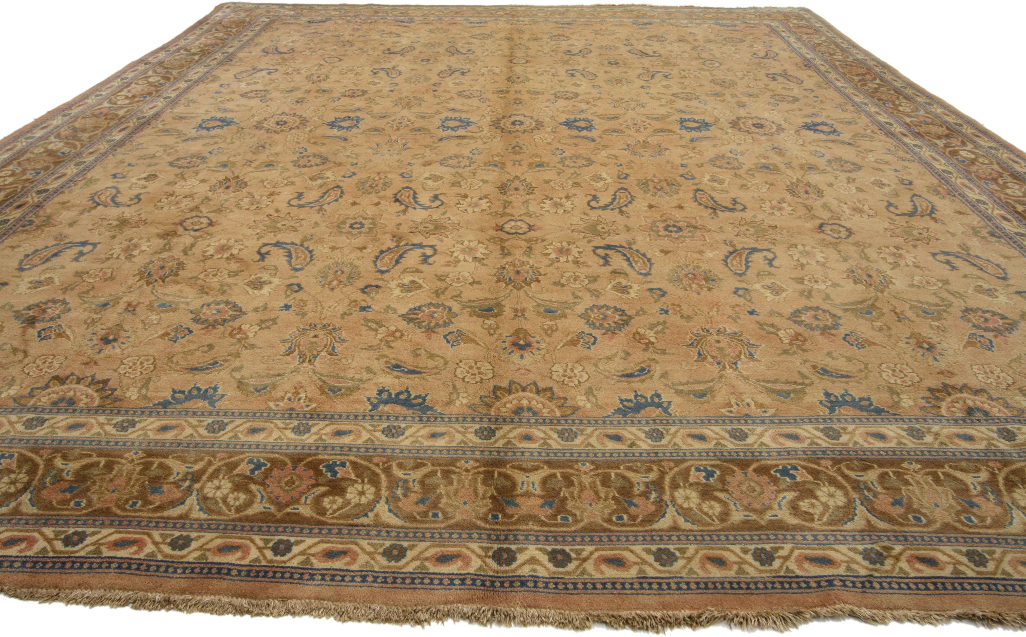 Hand-Knotted Vintage Persian Mashhad Rug with Traditional Modern Style For Sale