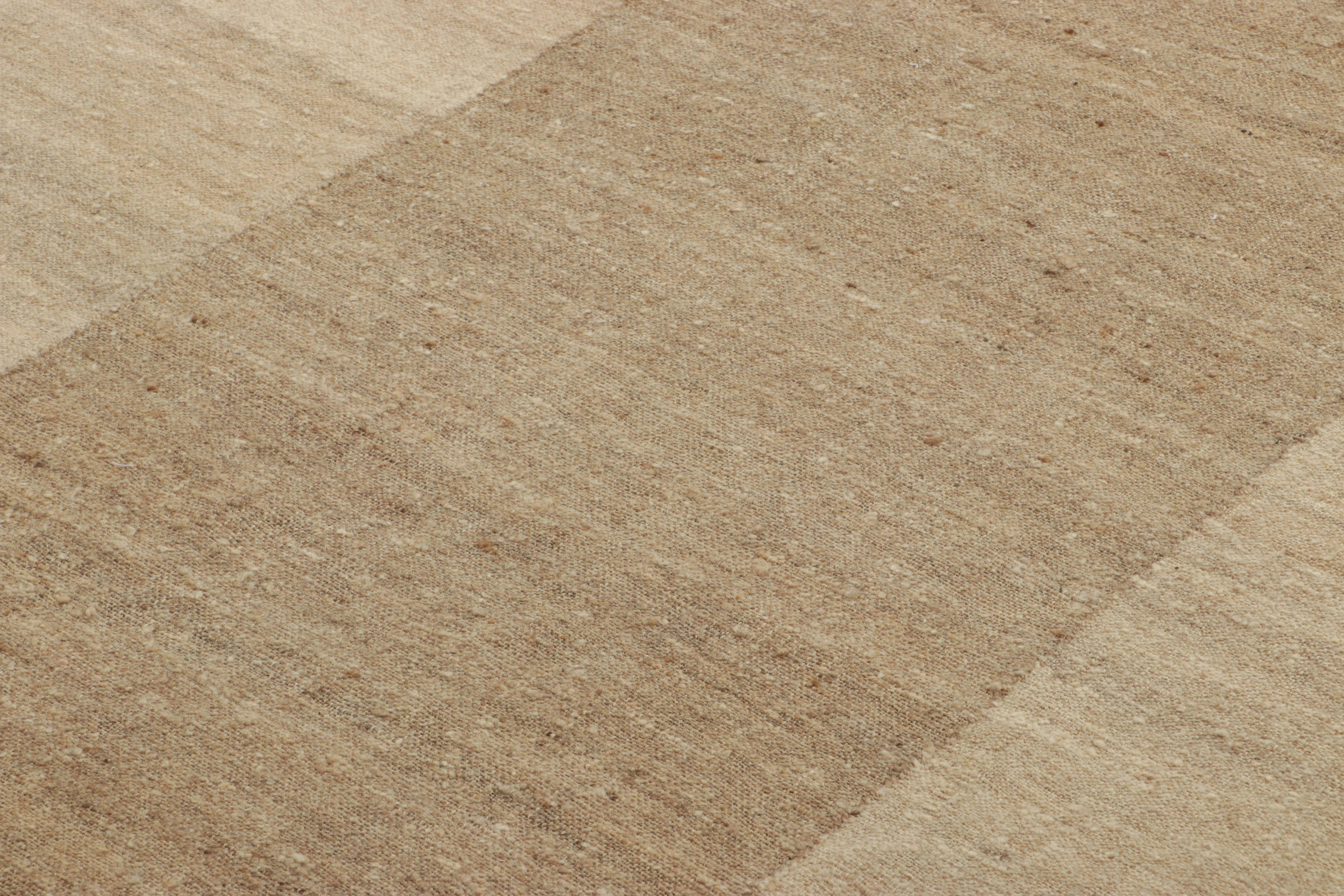 Dieser handgewebte, extralange persische Läufer-Kelim im Format 13x24 aus Wolle ist die neueste Ergänzung der begehrten Kilim & Flachgewebe-Kollektion von Rug & Kilim.  

Über das Design: 

Dieser extralange Läufer-Kelim aus Mazandaran ist eine