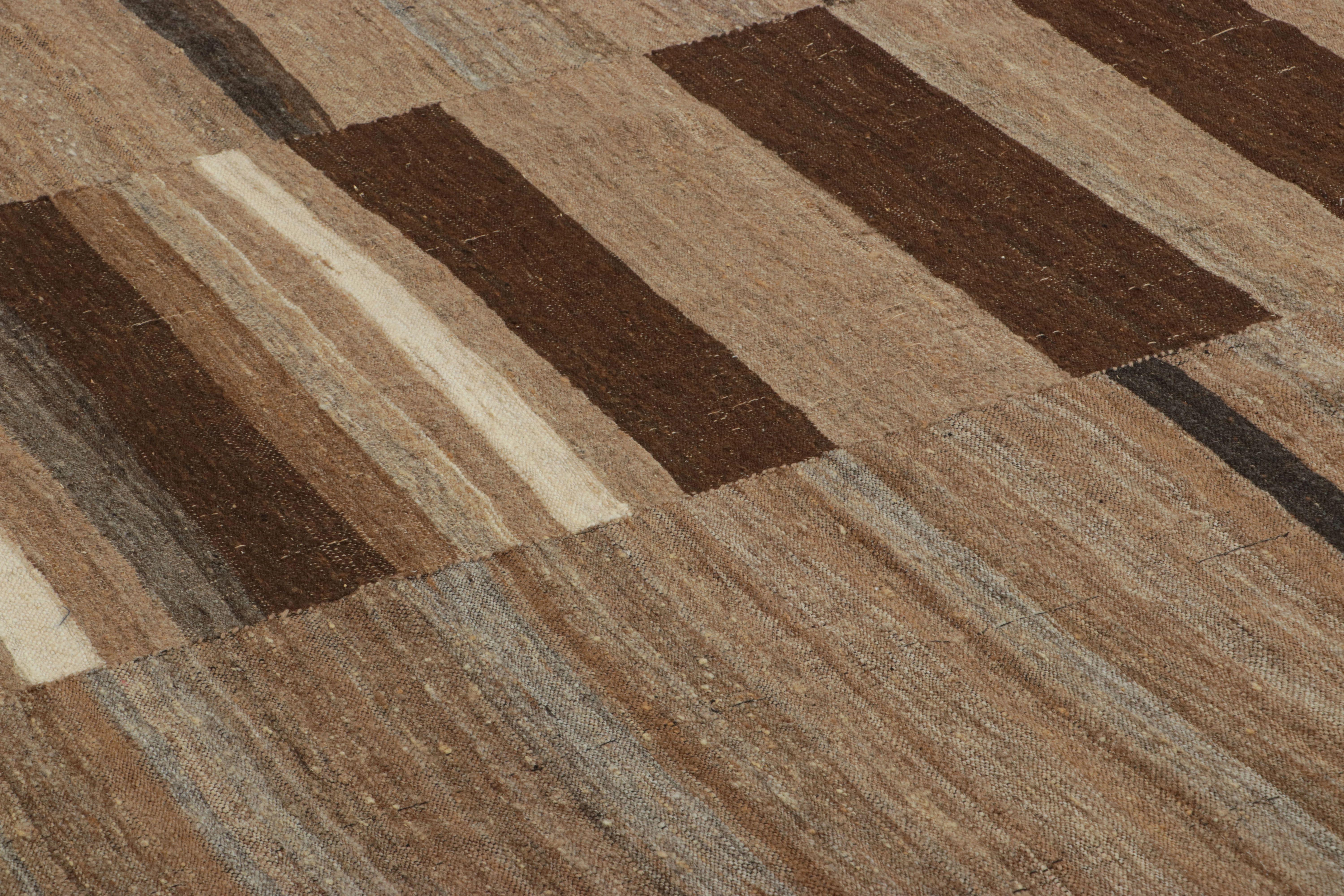 Vintage Persian Mazandaran Extra Long Kilim in Brown & Gray Stripe - Rug & Kilim (Handgeknüpft) im Angebot