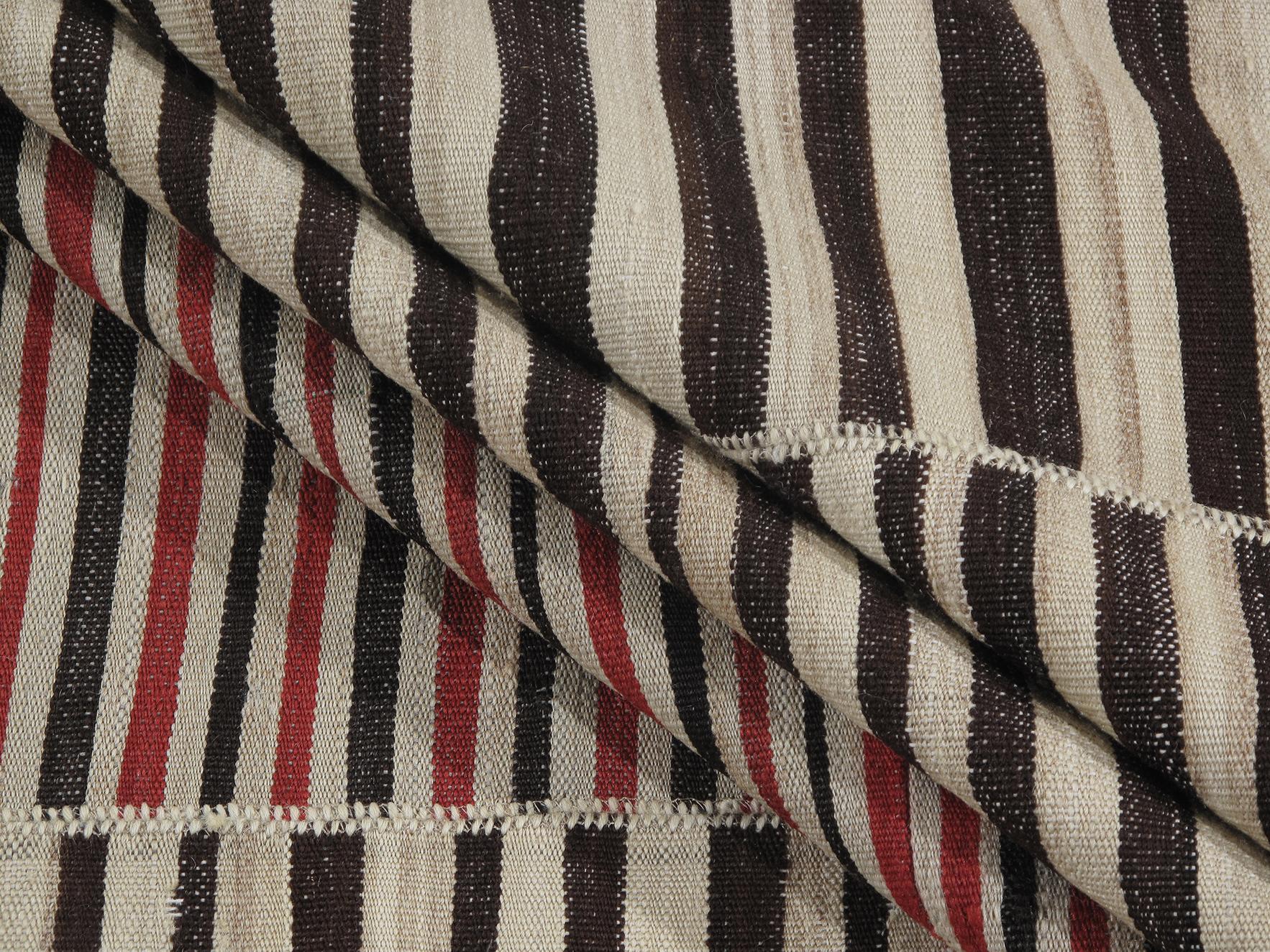 Perse Tapis persan Mazandaran tissé à la main à plat en vente