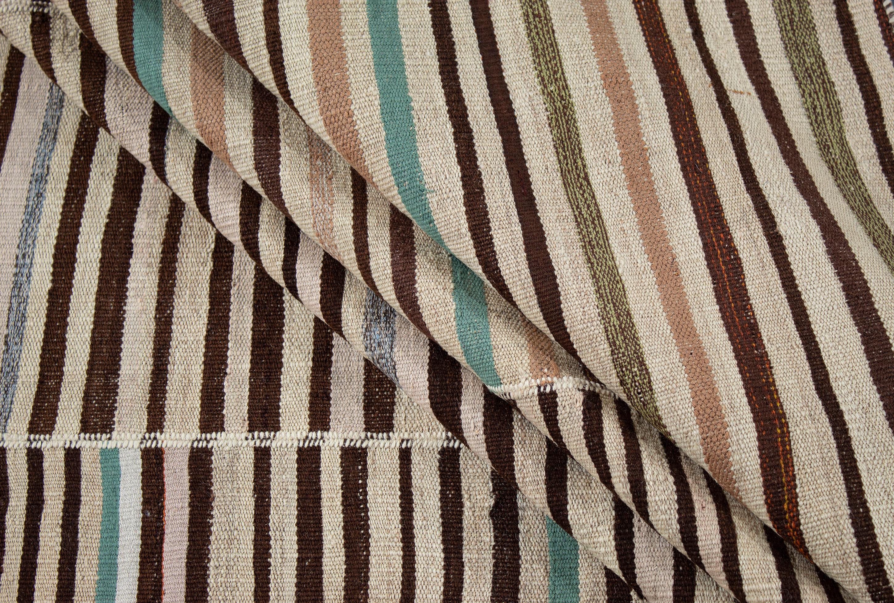 Noué à la main Tapis persan Mazandaran tissé à la main à plat multicolore en vente