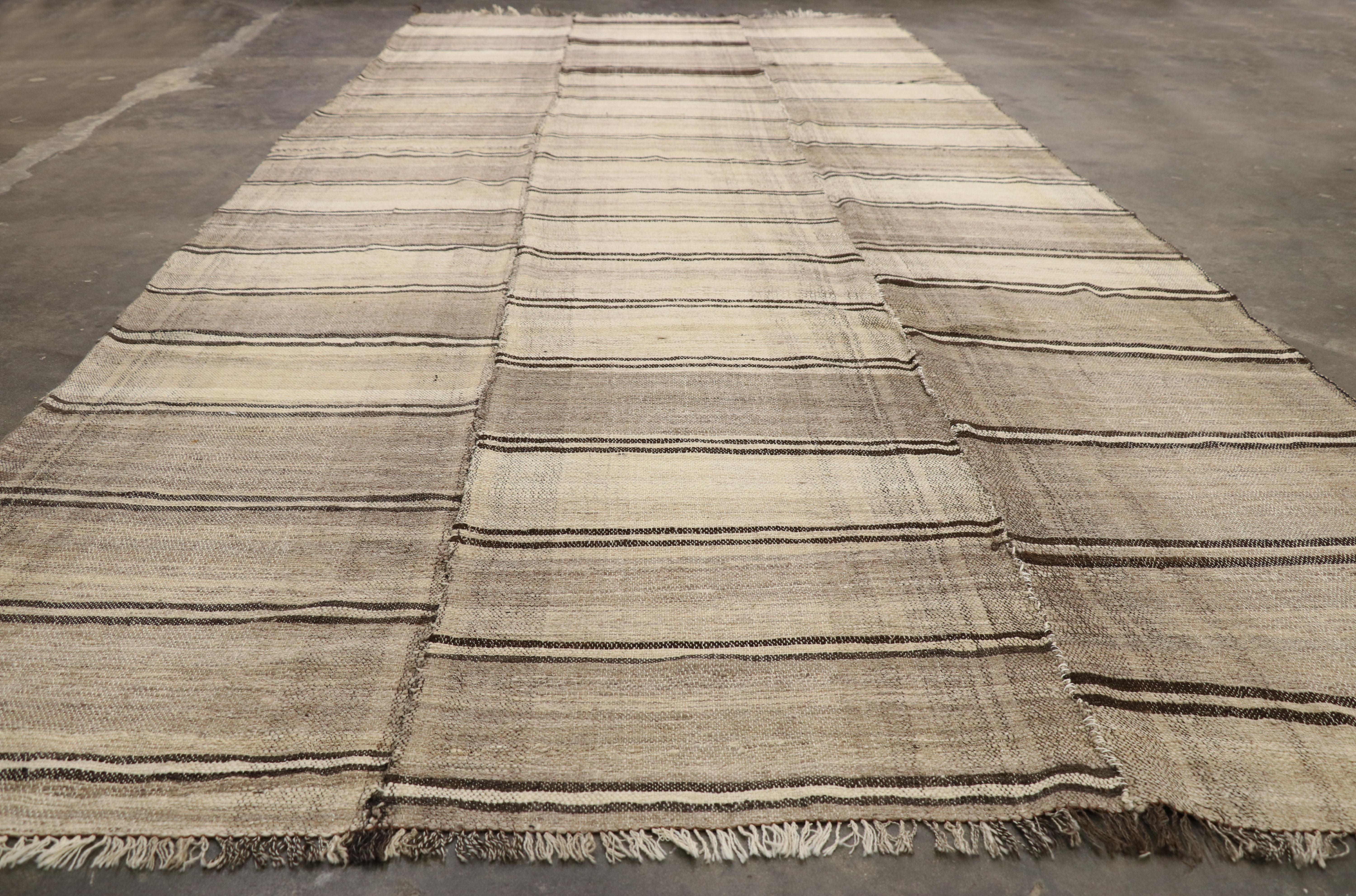 1960's Earth-Tone Persian Mazandaran Kilim Carpet with Modern Style (20. Jahrhundert) im Angebot