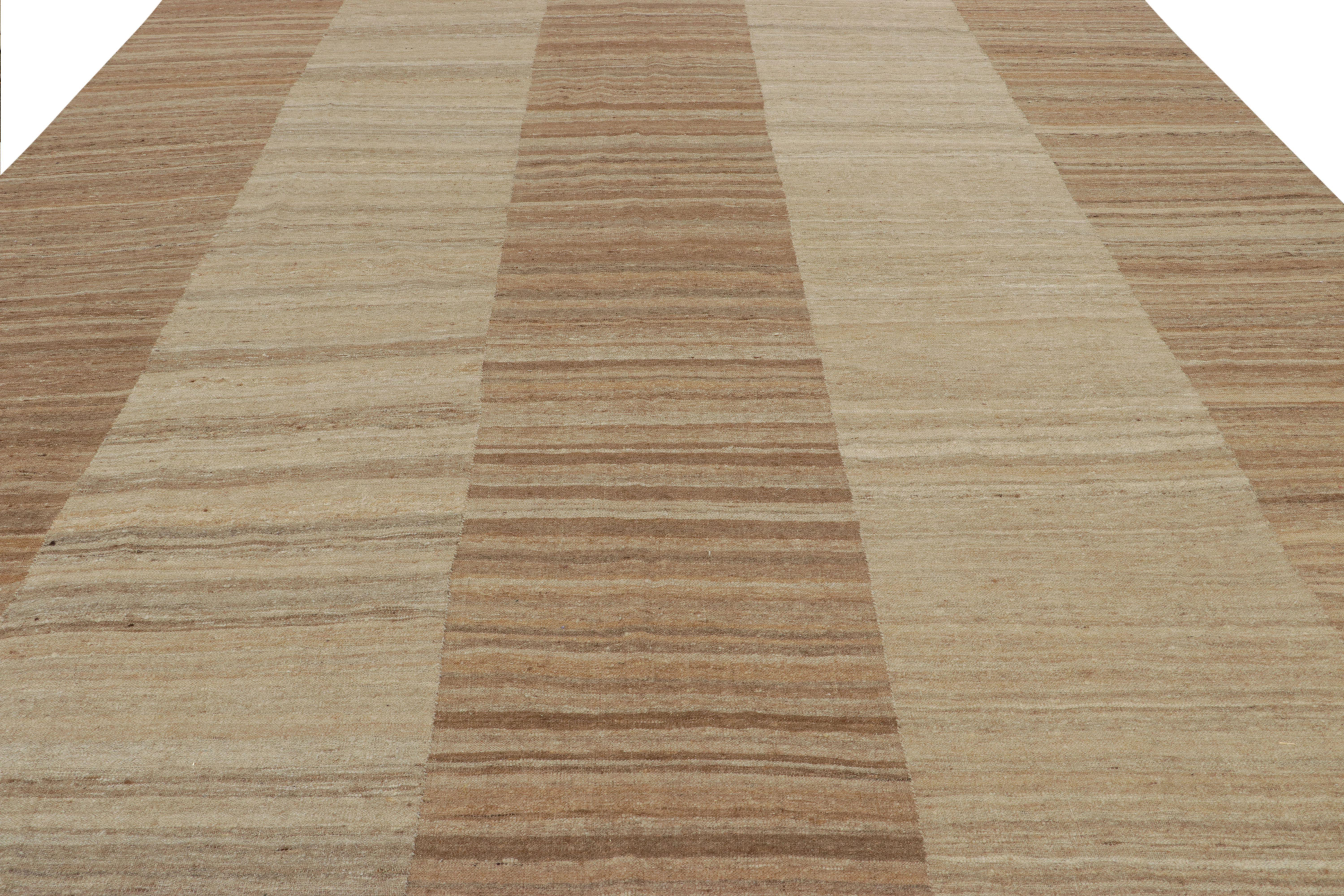 Vintage Persian Mazandaran Kilim in Beige-Braun gestreiftes Muster - Rug & Kilim (Kelim) im Angebot