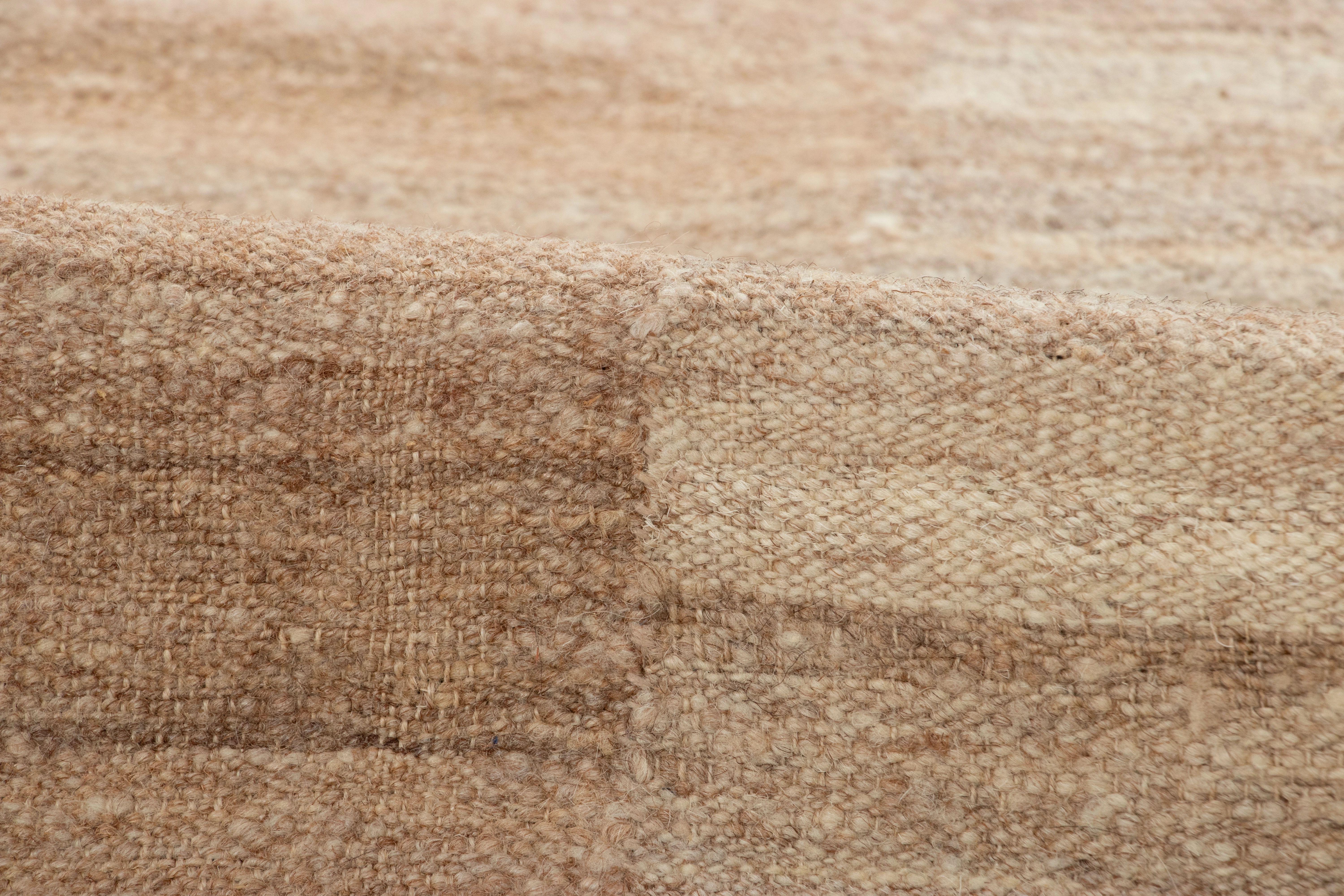 Vintage Persian Mazandaran Kilim in Beige-Braun gestreiftes Muster - Rug & Kilim im Zustand „Gut“ im Angebot in Long Island City, NY