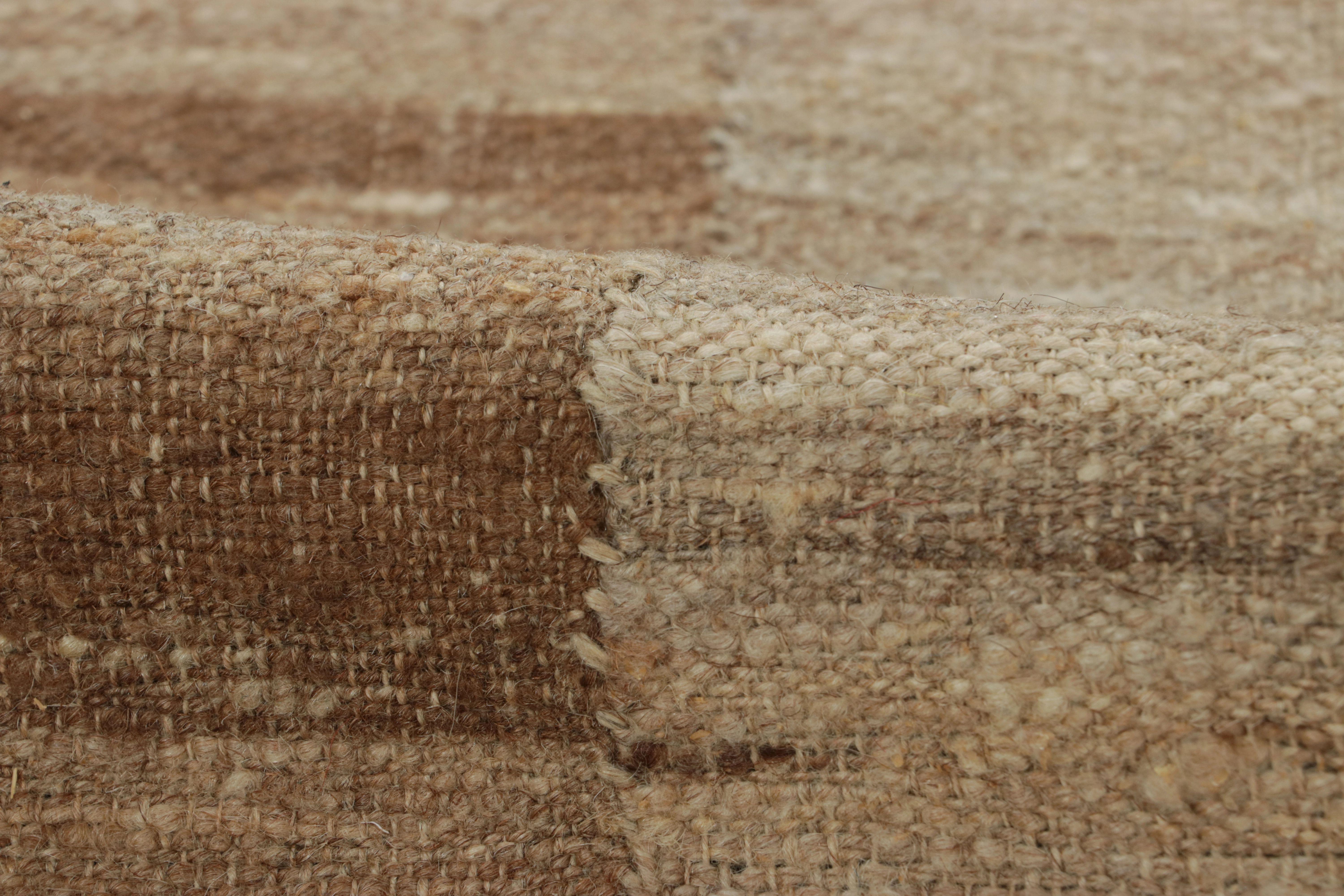 Vintage Persian Mazandaran Kilim in Beige-Braun gestreiftes Muster - Rug & Kilim im Zustand „Gut“ im Angebot in Long Island City, NY