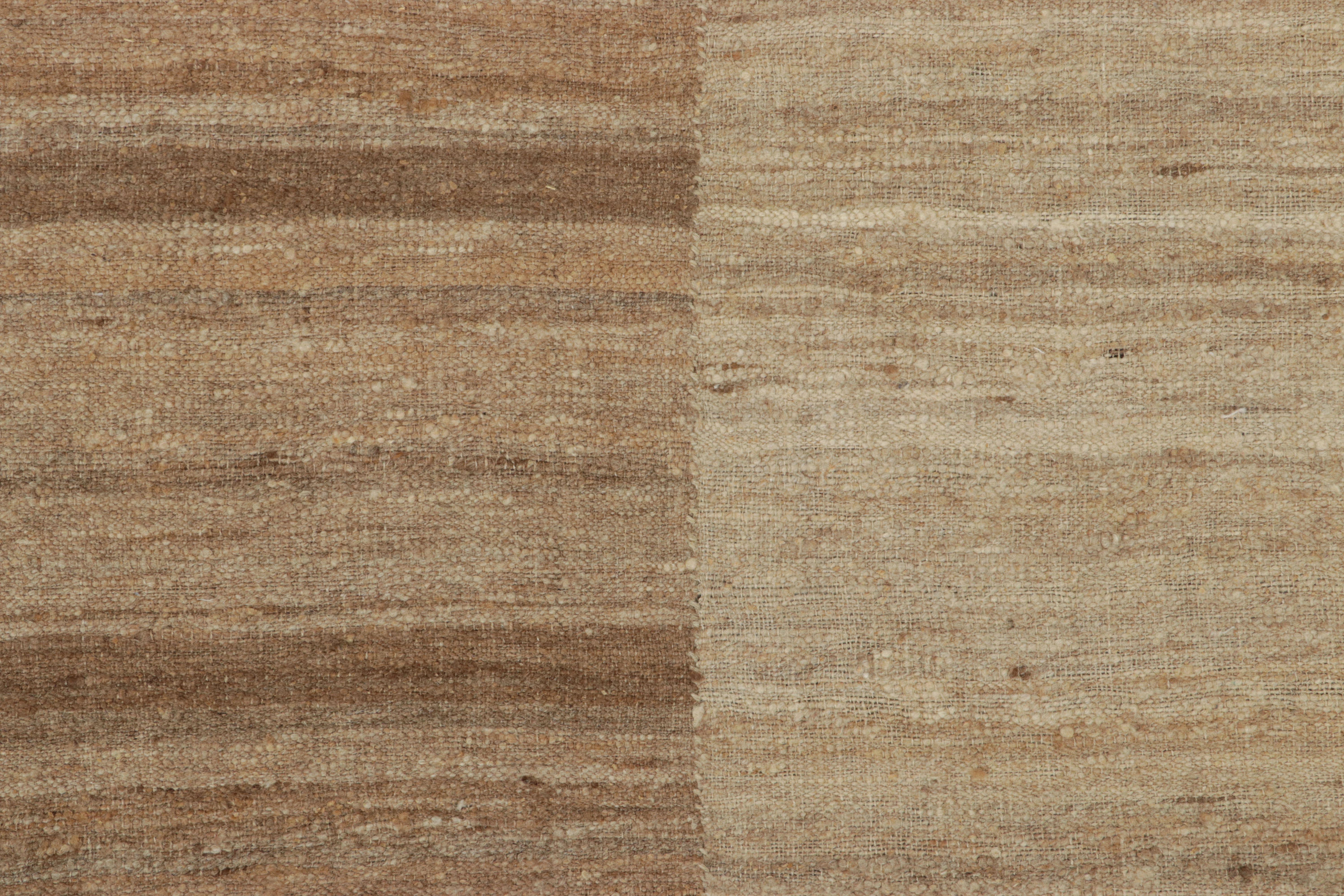 Vintage Persian Mazandaran Kilim in Beige-Braun gestreiftes Muster - Rug & Kilim (Handgewebt) im Angebot