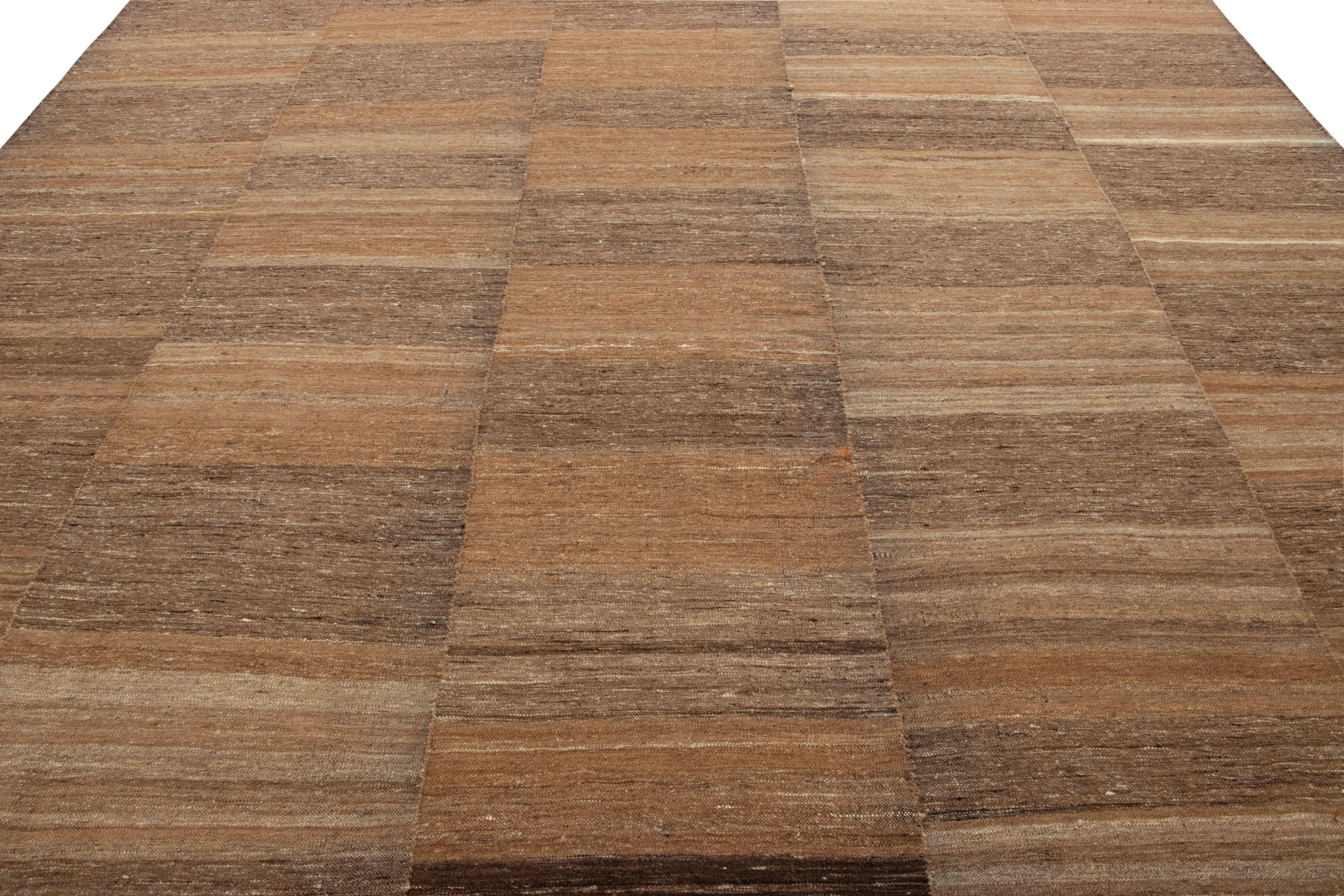 Vintage Persian Mazandaran Kilim in Beige-Braun gestreift - Rug & Kilim (Kelim) im Angebot
