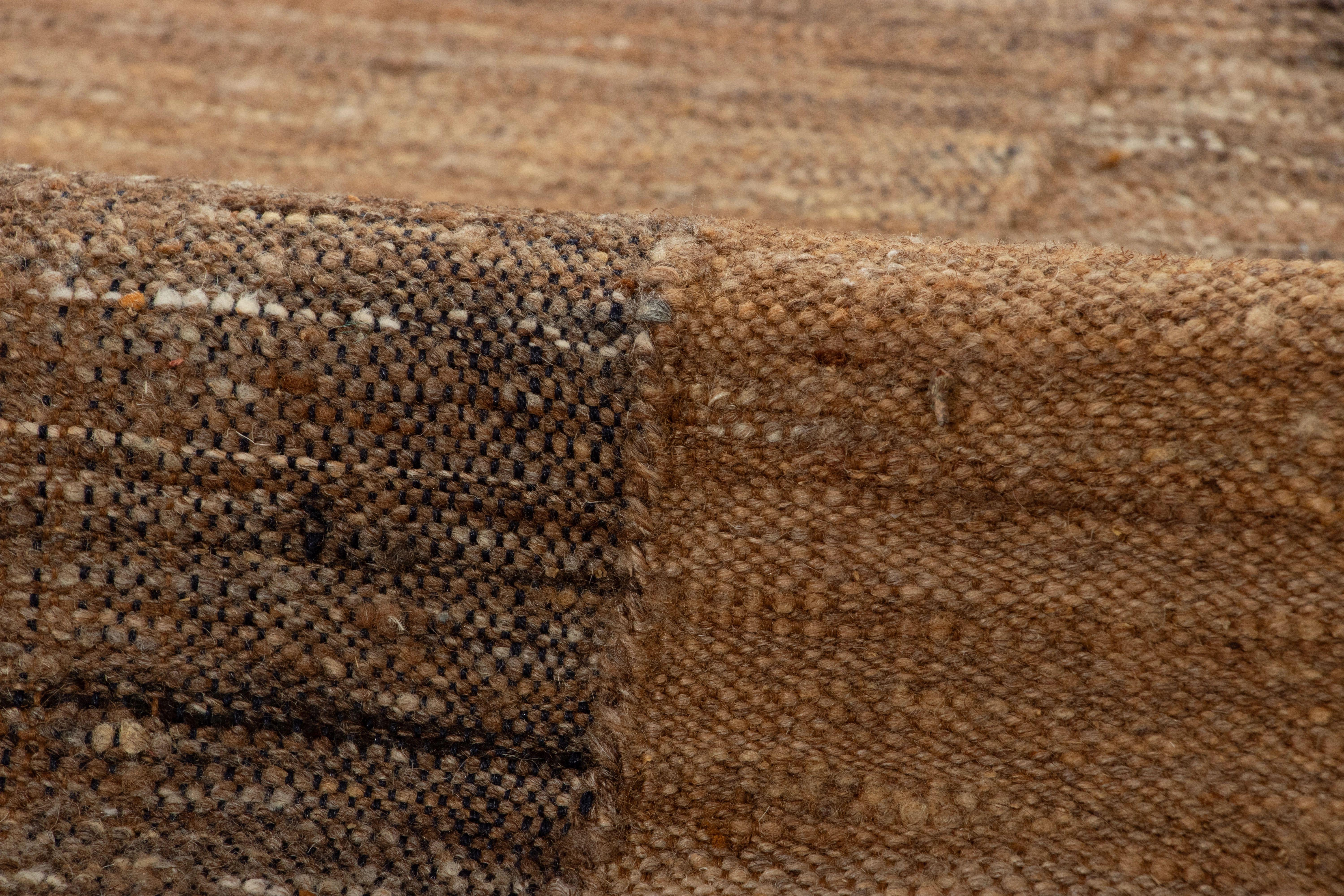 Vintage Persian Mazandaran Kilim in Beige-Braun gestreift - Rug & Kilim (Persisch) im Angebot