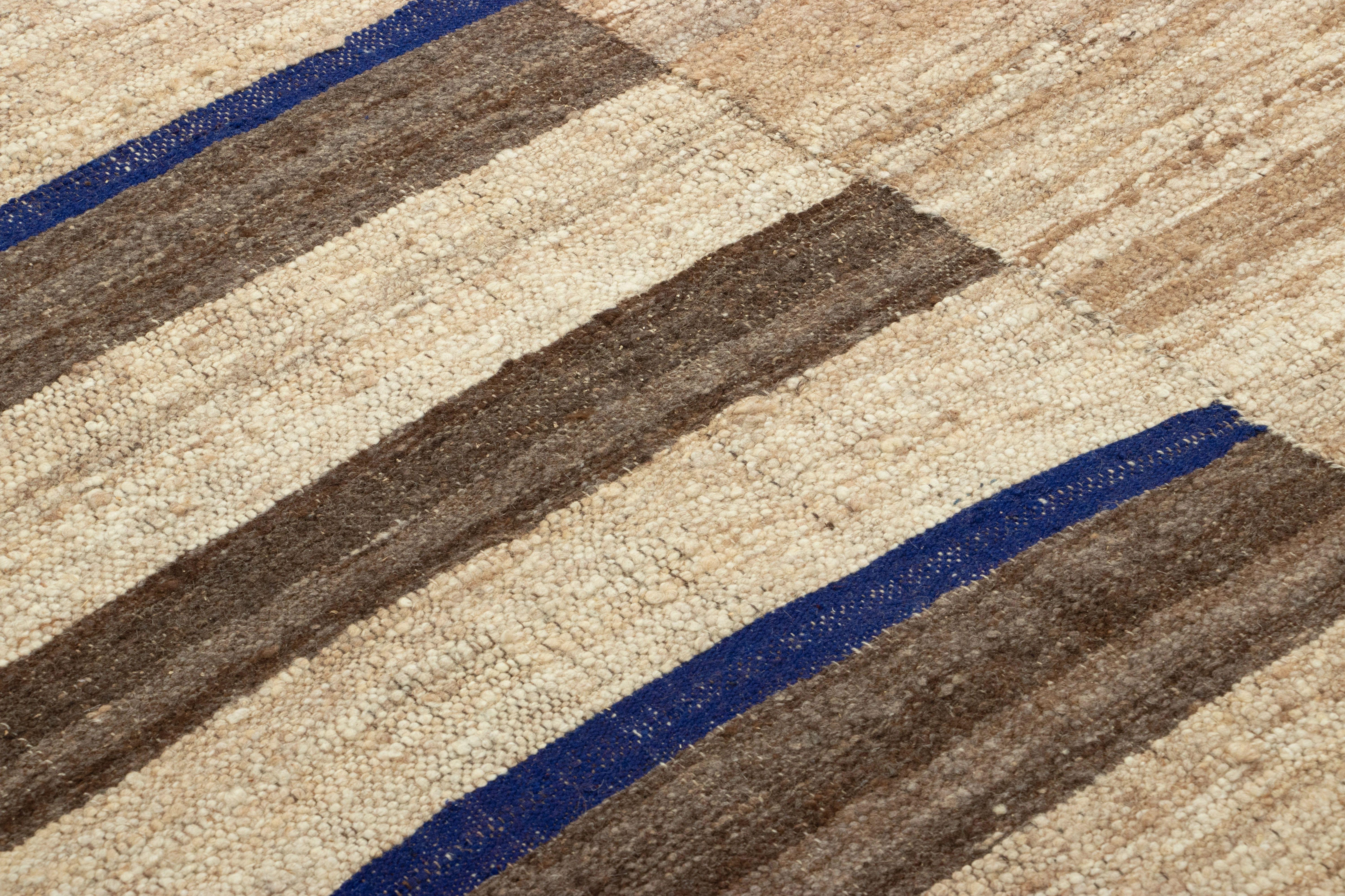 Vintage Persian Mazandaran Kilim in Beige-Braun gestreift - Rug & Kilim (Handgeknüpft) im Angebot