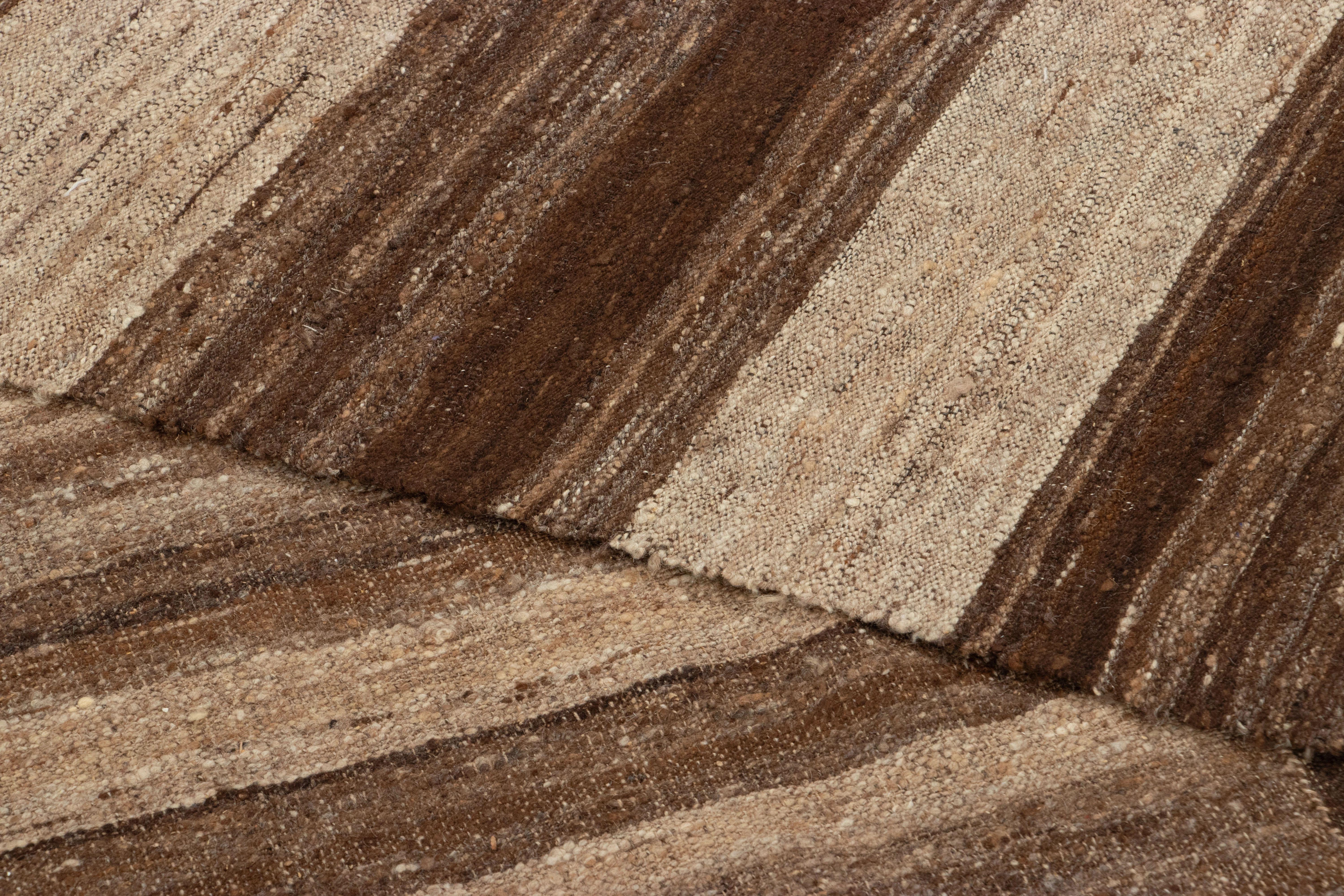 Laine Kilim persan vintage de Mazandaran à motifs rayés beige-brun - Rug & Kilim en vente