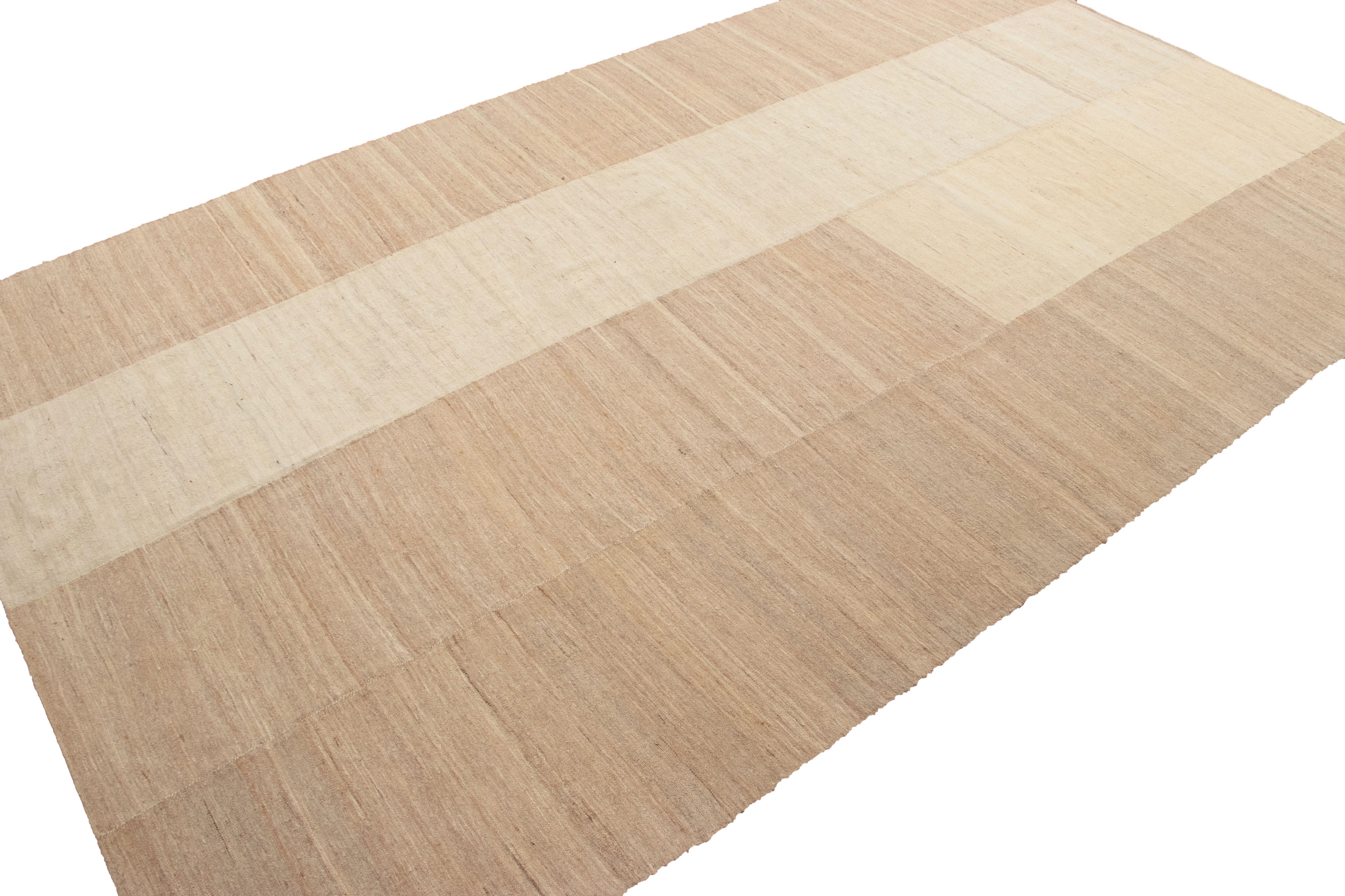 Lana Kilim persiano vintage di Mazandaran con motivo a righe beige e crema - Rug & Kilim in vendita