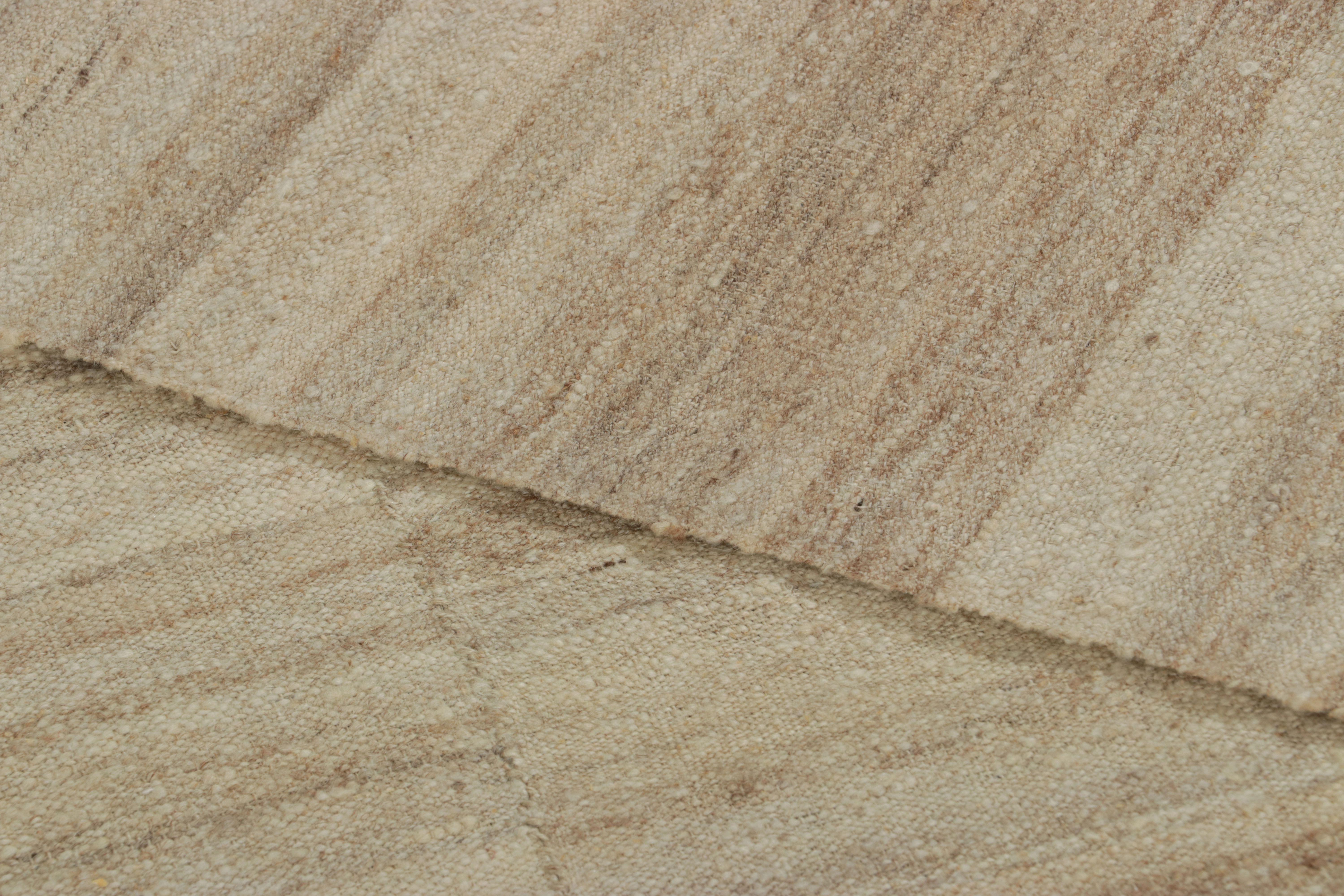 Persiano Kilim persiano d'epoca a strisce beige e crema - Rug & Kilim in vendita