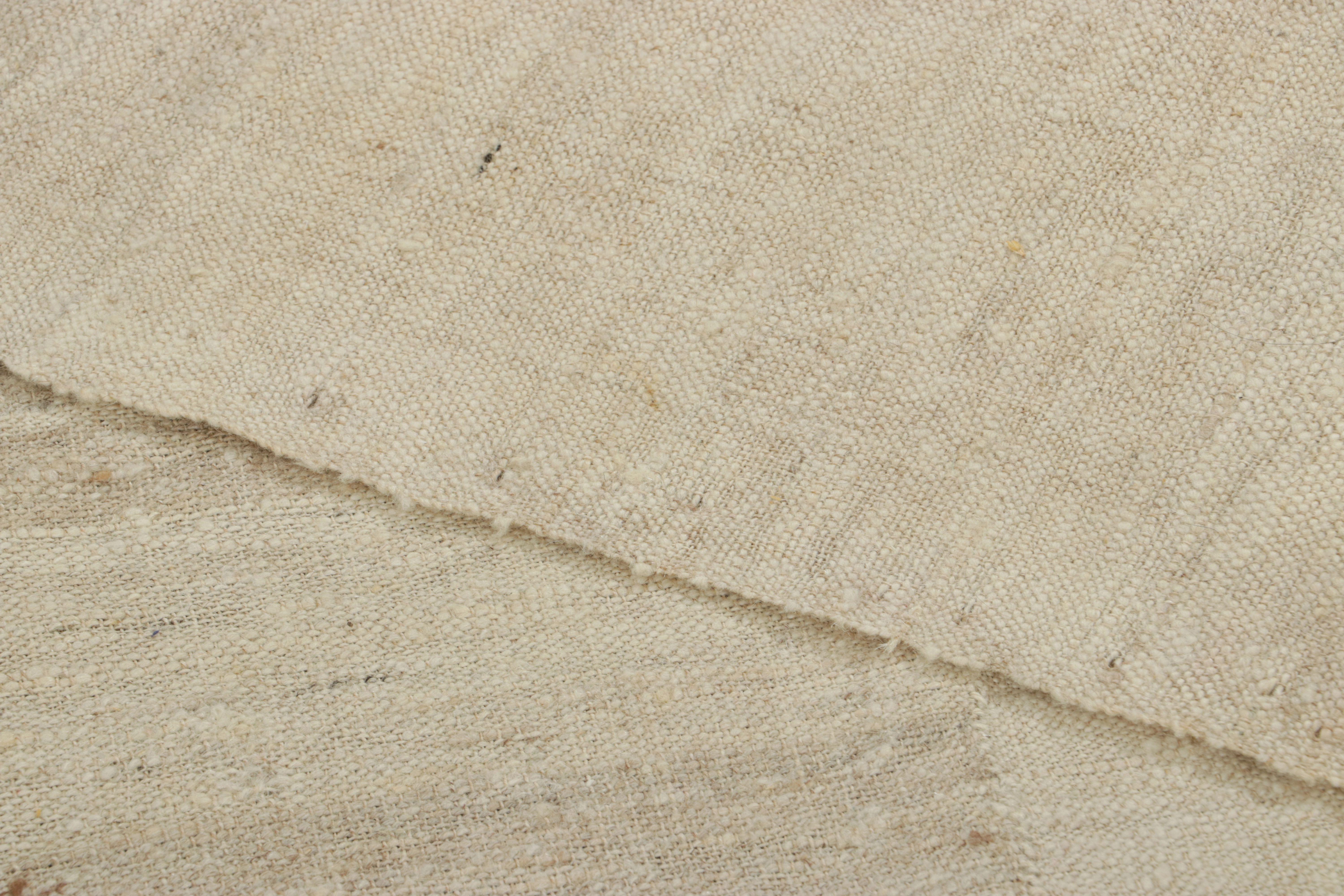 Vintage Persian Mazandaran Kilim in Beige & Creme gestreiften Mustern - Rug & Kilim (Handgeknüpft) im Angebot