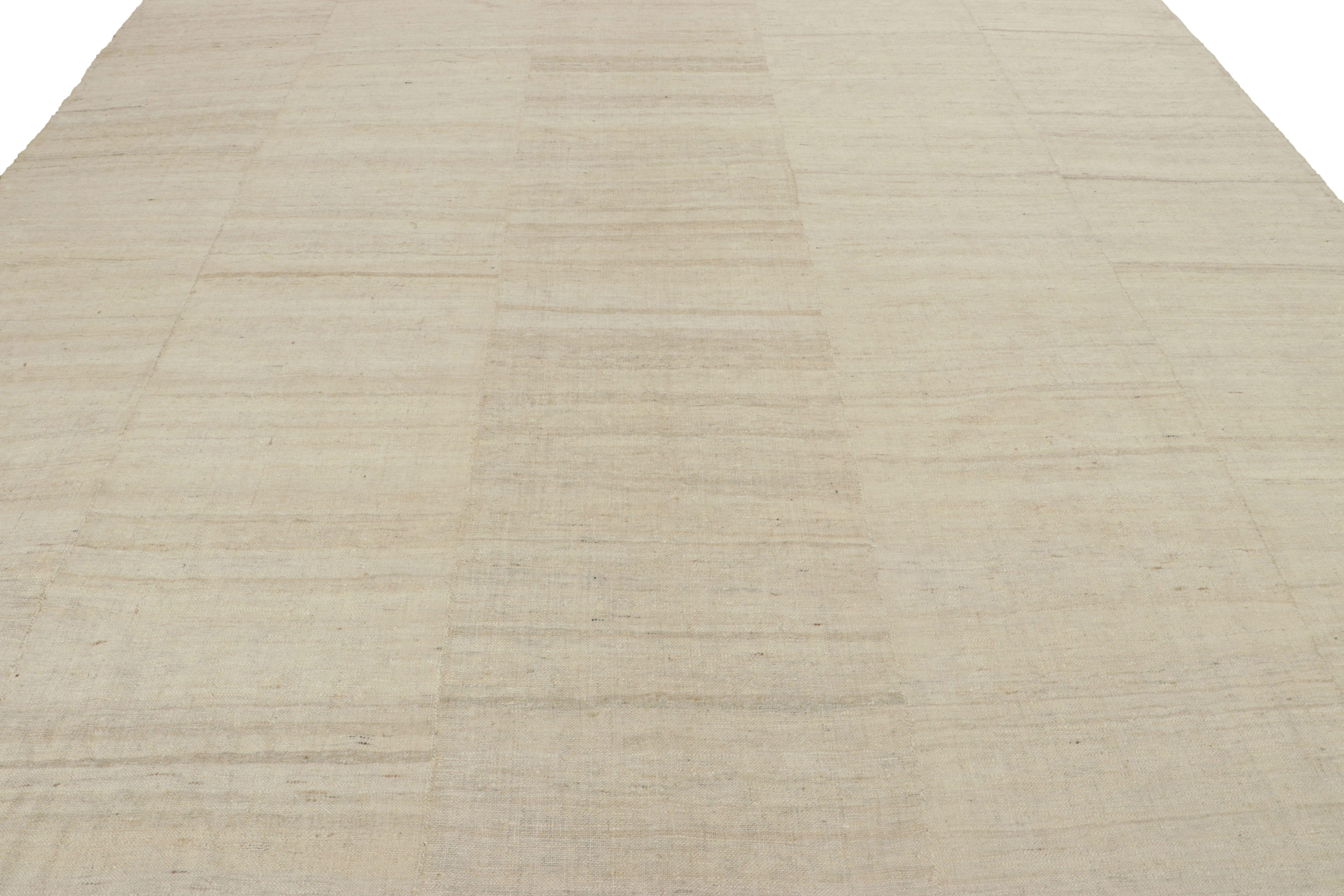 Vintage Persian Mazandaran Kilim in Beige & Creme gestreiften Mustern - Rug & Kilim (Mitte des 20. Jahrhunderts) im Angebot