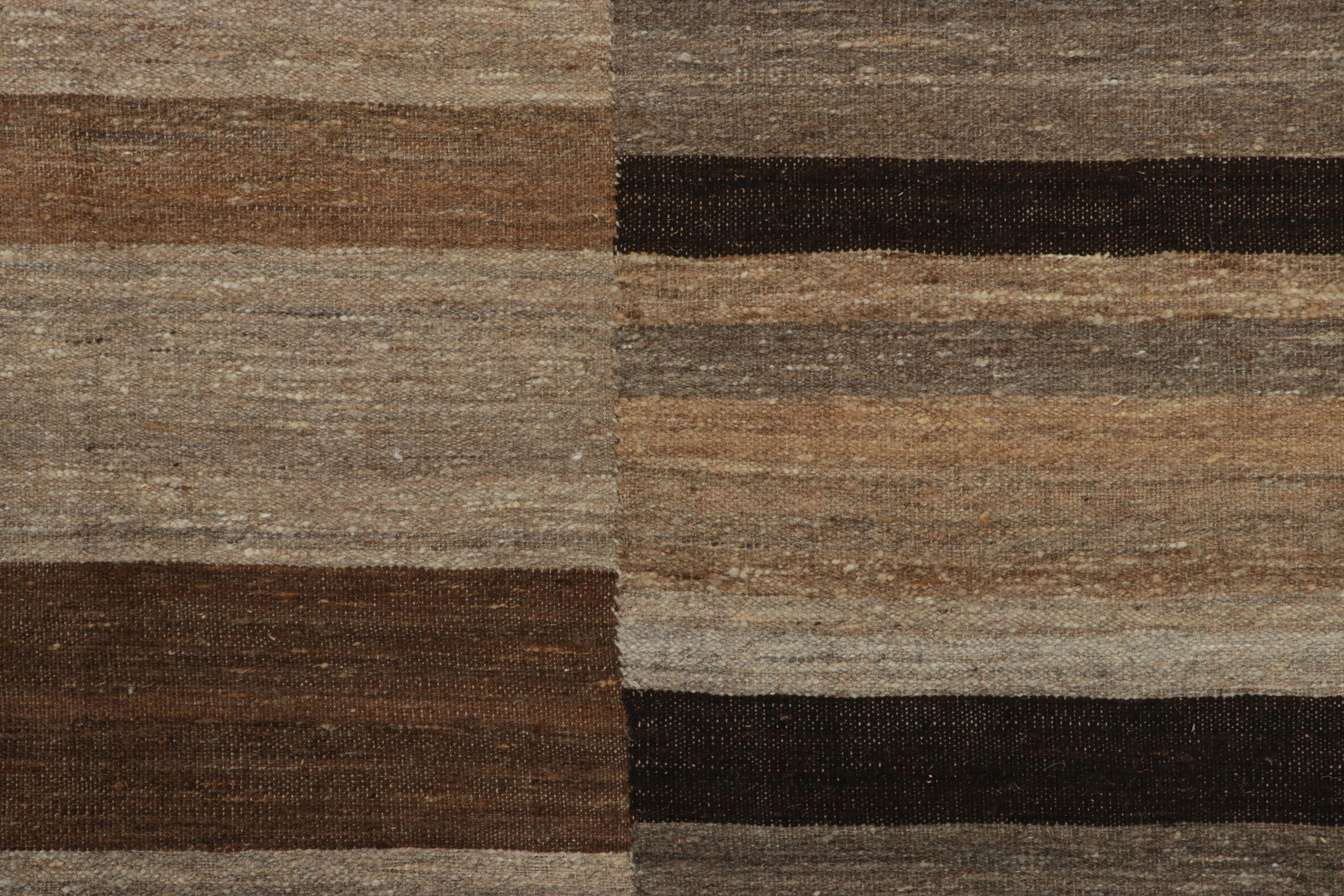 Vintage Persian Mazandaran Kilim in Braun und Beige gestreiftes Muster - Rug & Kili (Mitte des 20. Jahrhunderts) im Angebot