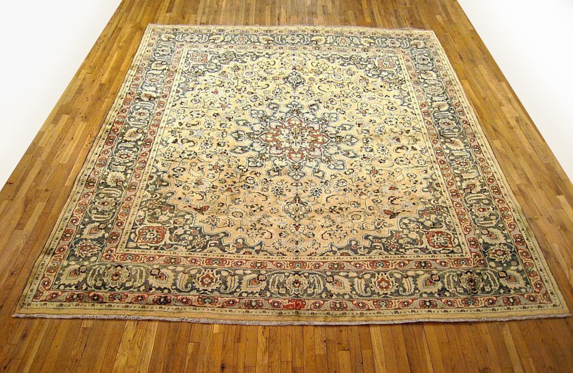 Vintage Persian Meshed Oriental rug, Room size

A vintage Persian Meshed oriental rug, size 11'5