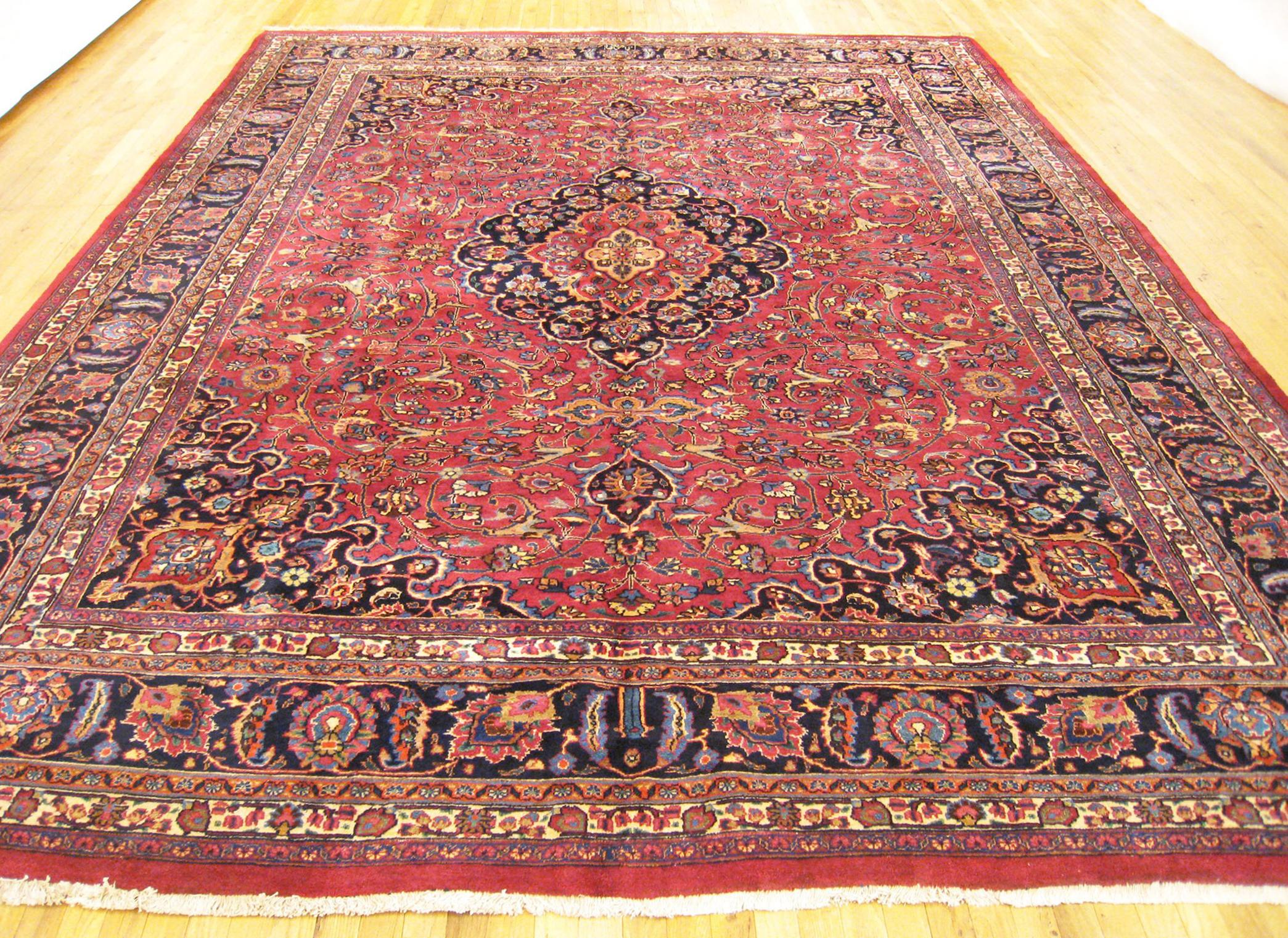 Persischer Meshed Oriental-Teppich in Zimmergröße, mit zentralem Medaillon (Handgeknüpft) im Angebot