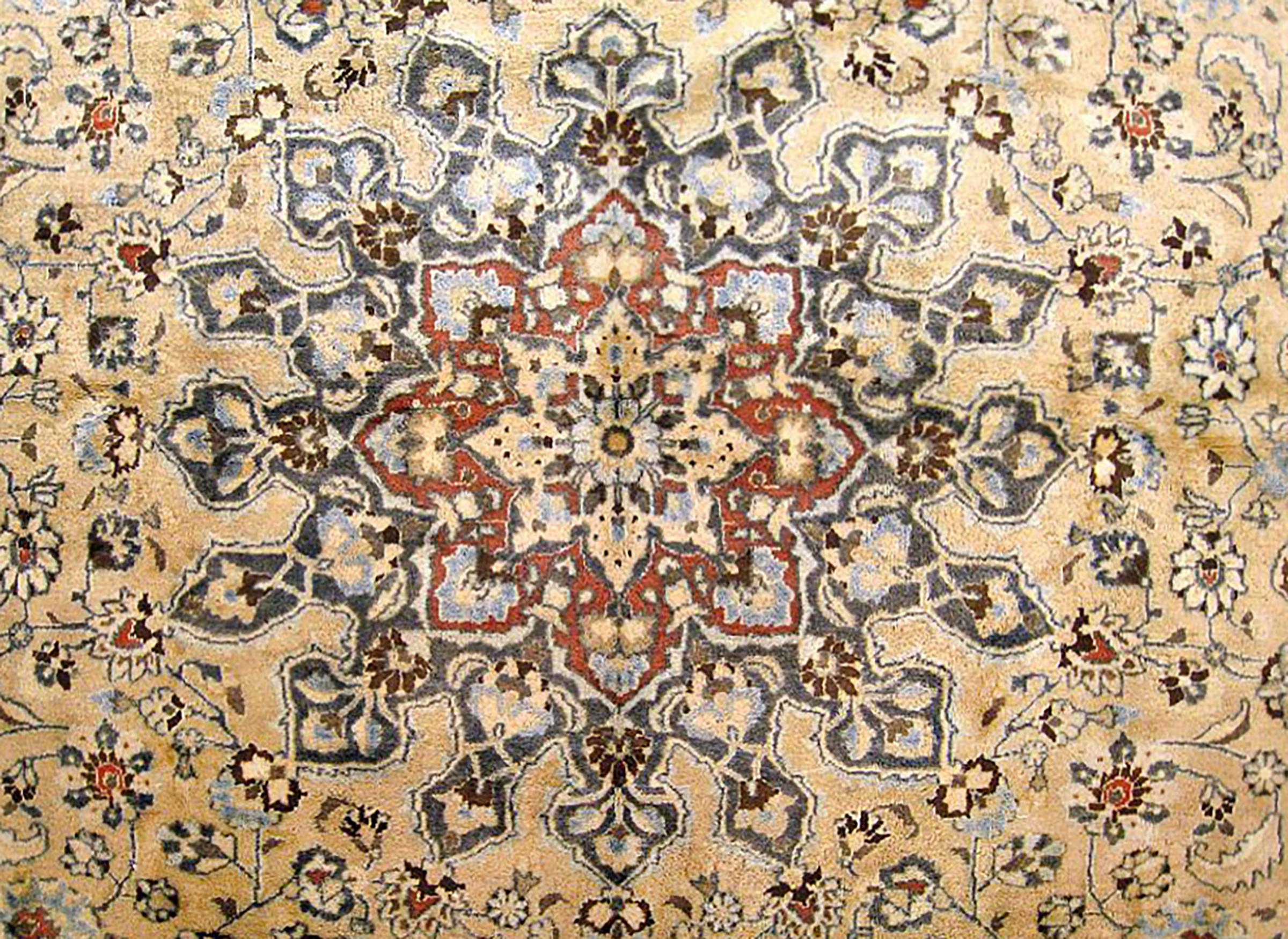 Vintage Persian Meshed Oriental Rug, in Room Size, W/ Central Medallion In Good Condition For Sale In New York, NY