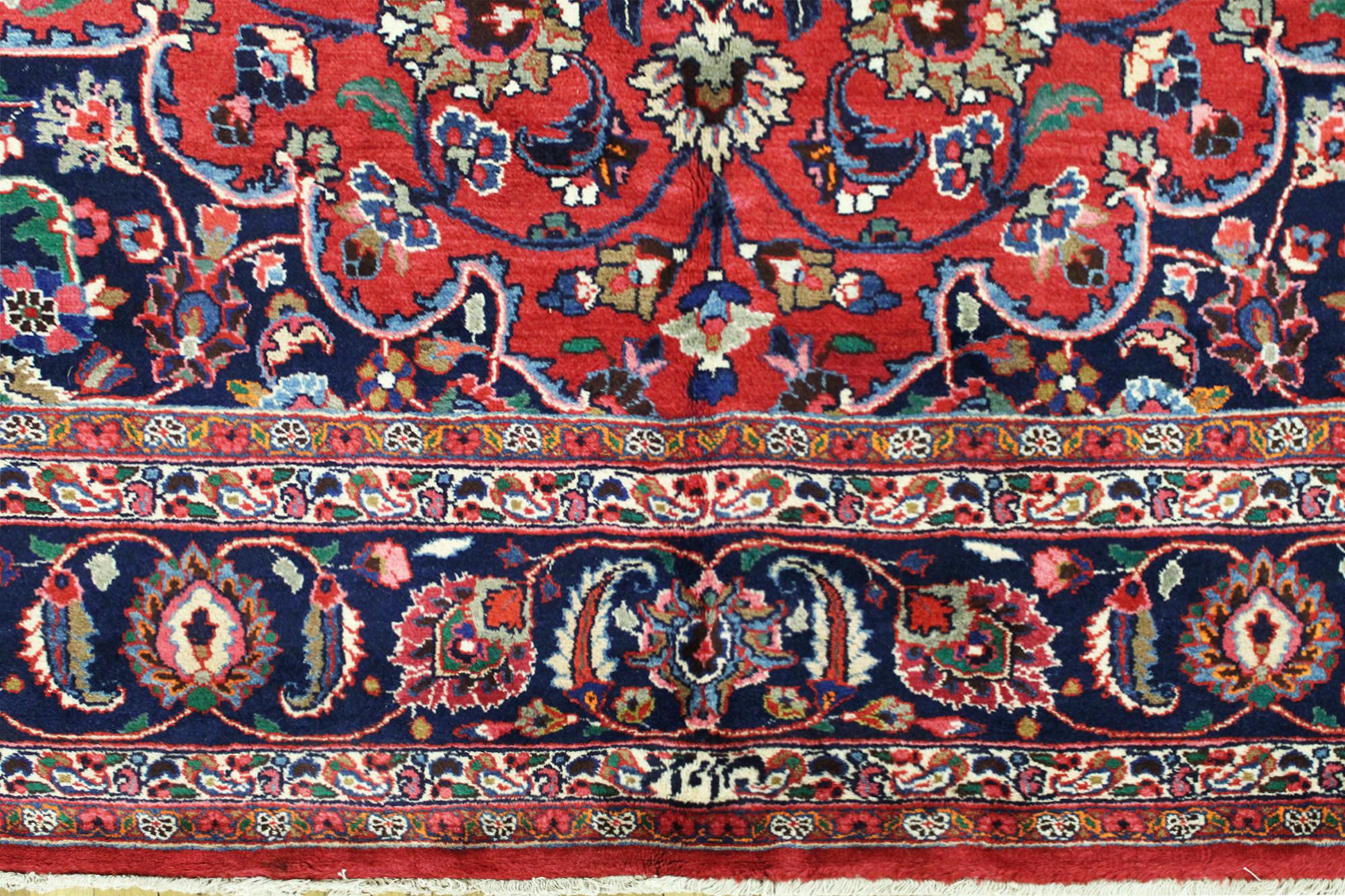 Vintage Persian Meshed Oriental Rug, in Room size, w/ Central Medallion In Good Condition For Sale In New York, NY