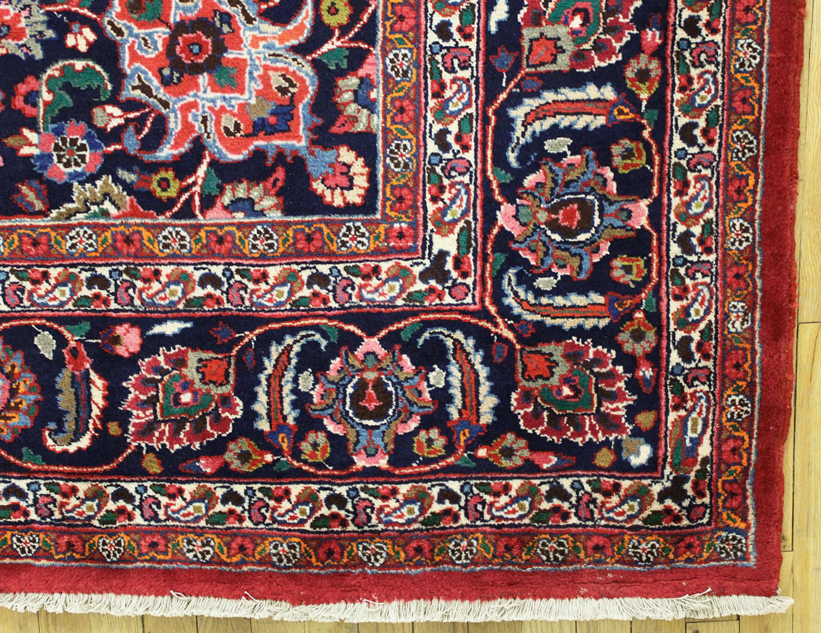Persischer Meshed Oriental-Teppich in Zimmergröße, mit zentralem Medaillon, Vintage im Angebot 1